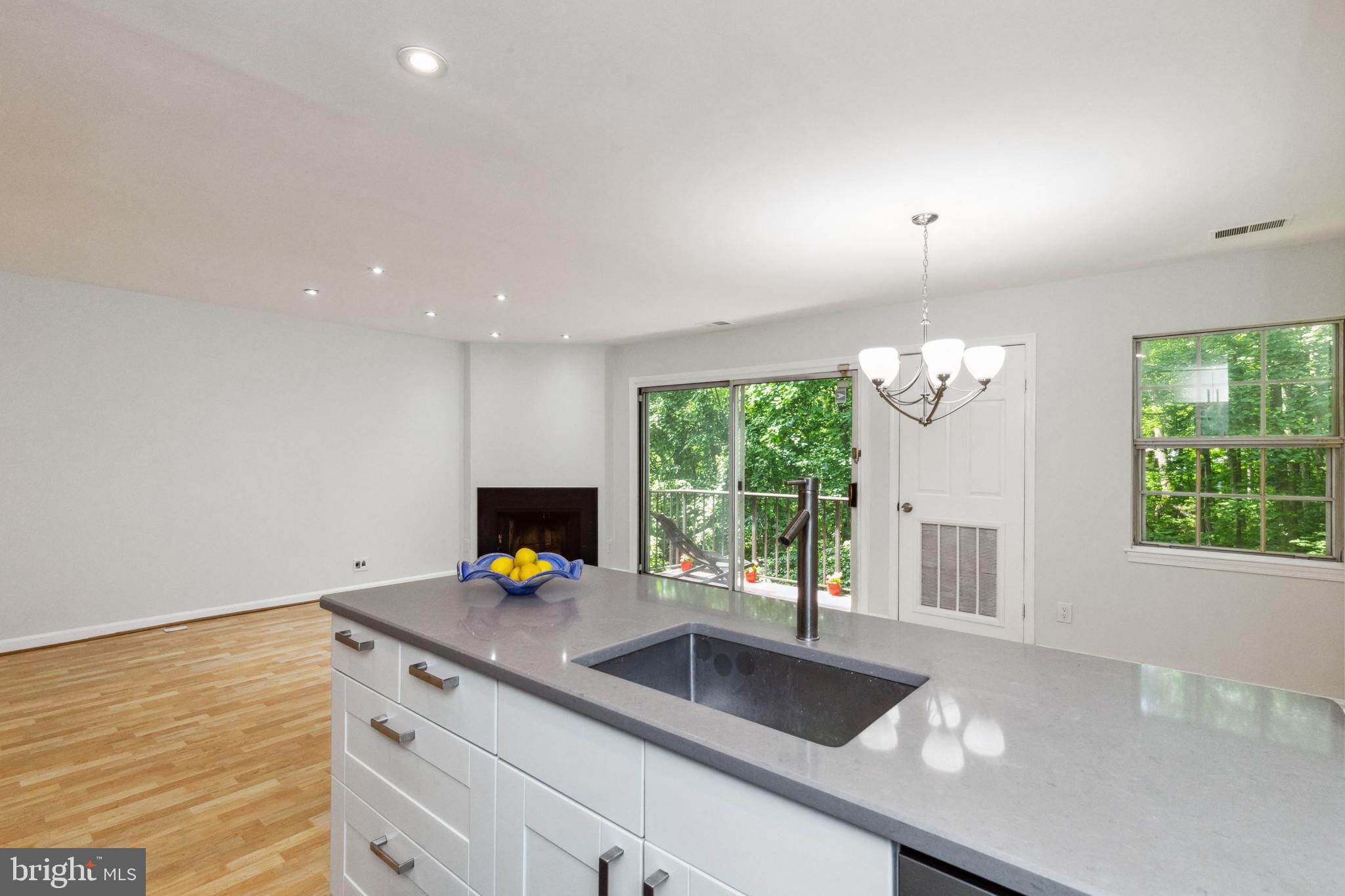 LAKESHORE - Residential