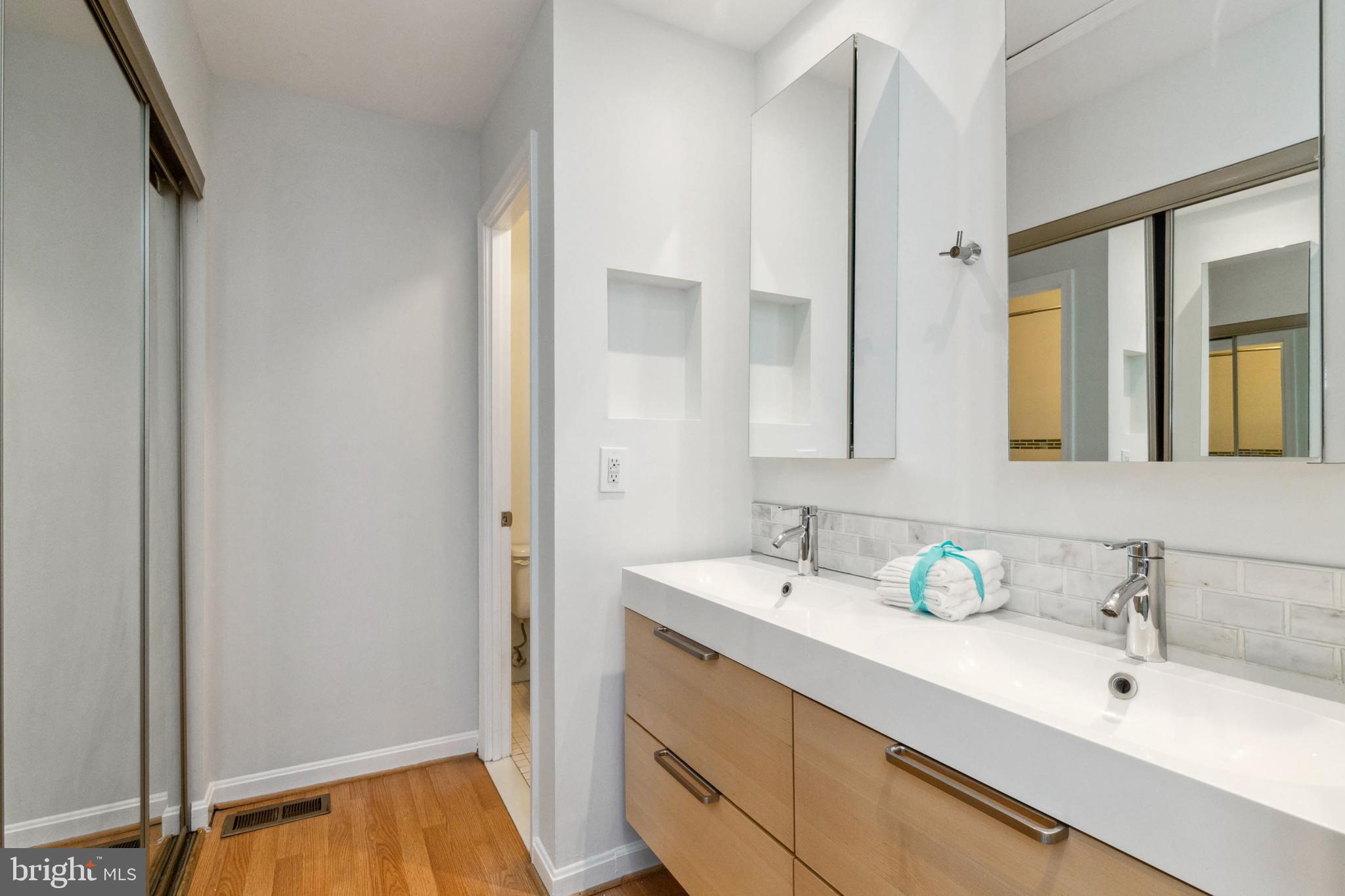 LAKESHORE - Residential