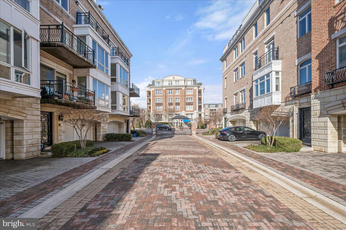 PIER HOMES AT HARBORVIEW - Residential Lease