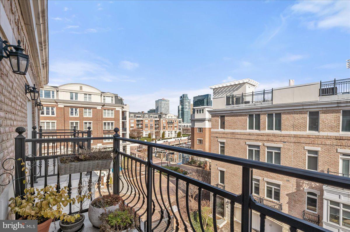 PIER HOMES AT HARBORVIEW - Residential Lease