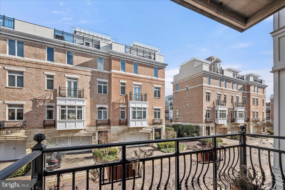 PIER HOMES AT HARBORVIEW - Residential Lease