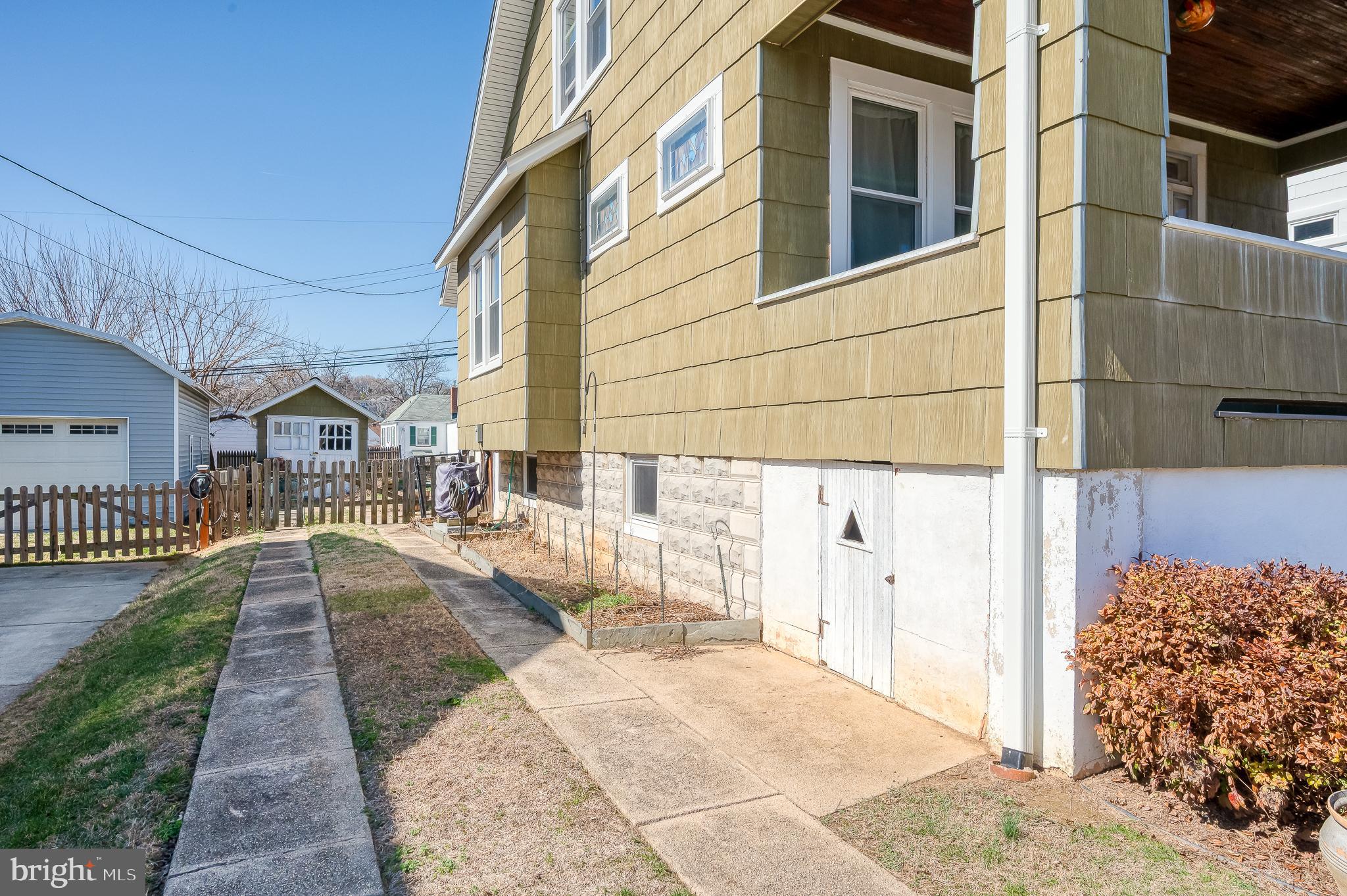 ELMWOOD - Residential