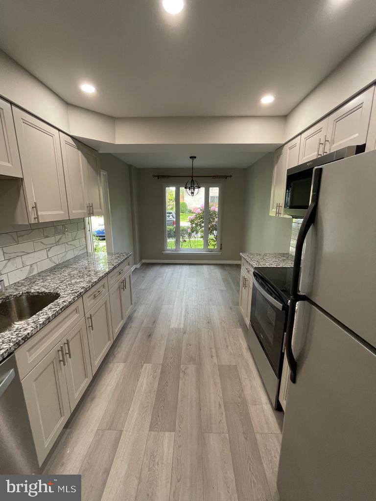 991 PUTNAM BOULEVARD 79