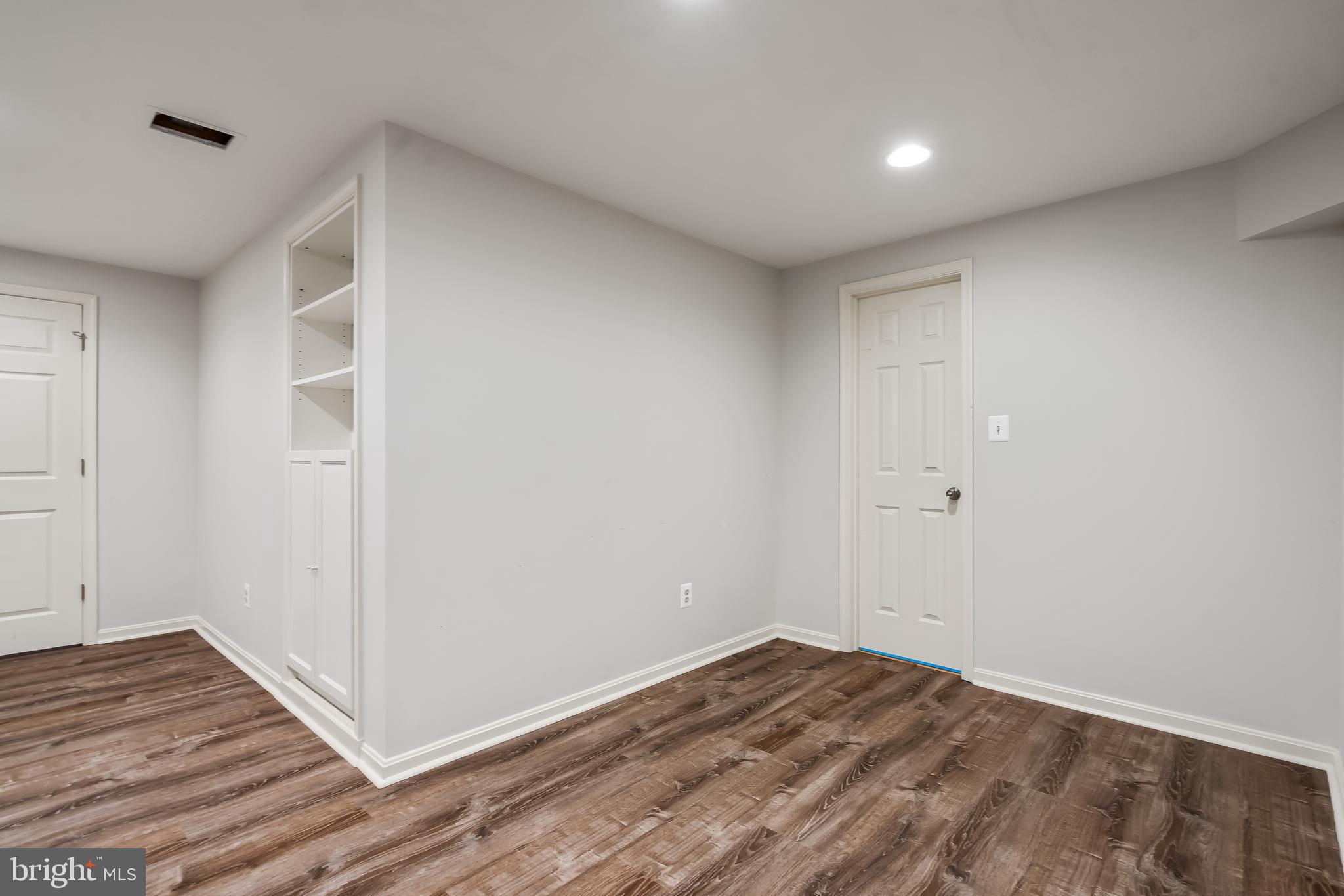 OAKTON GLEN - Residential