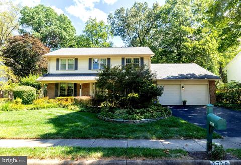 Photo of 2716 Glencroft Road, VIENNA, VA 22181 (MLS # VAFX2267096)