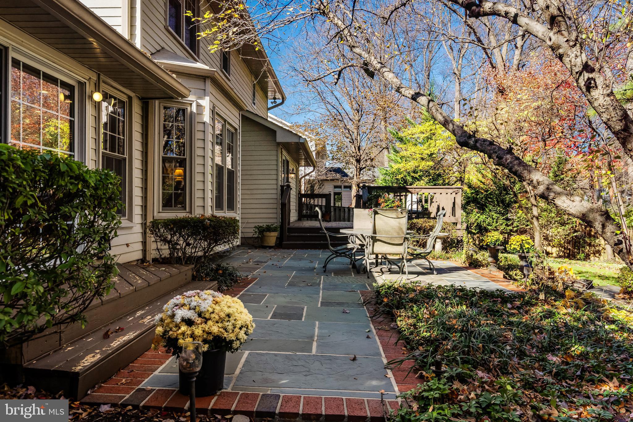 OAKTON GLEN - Residential