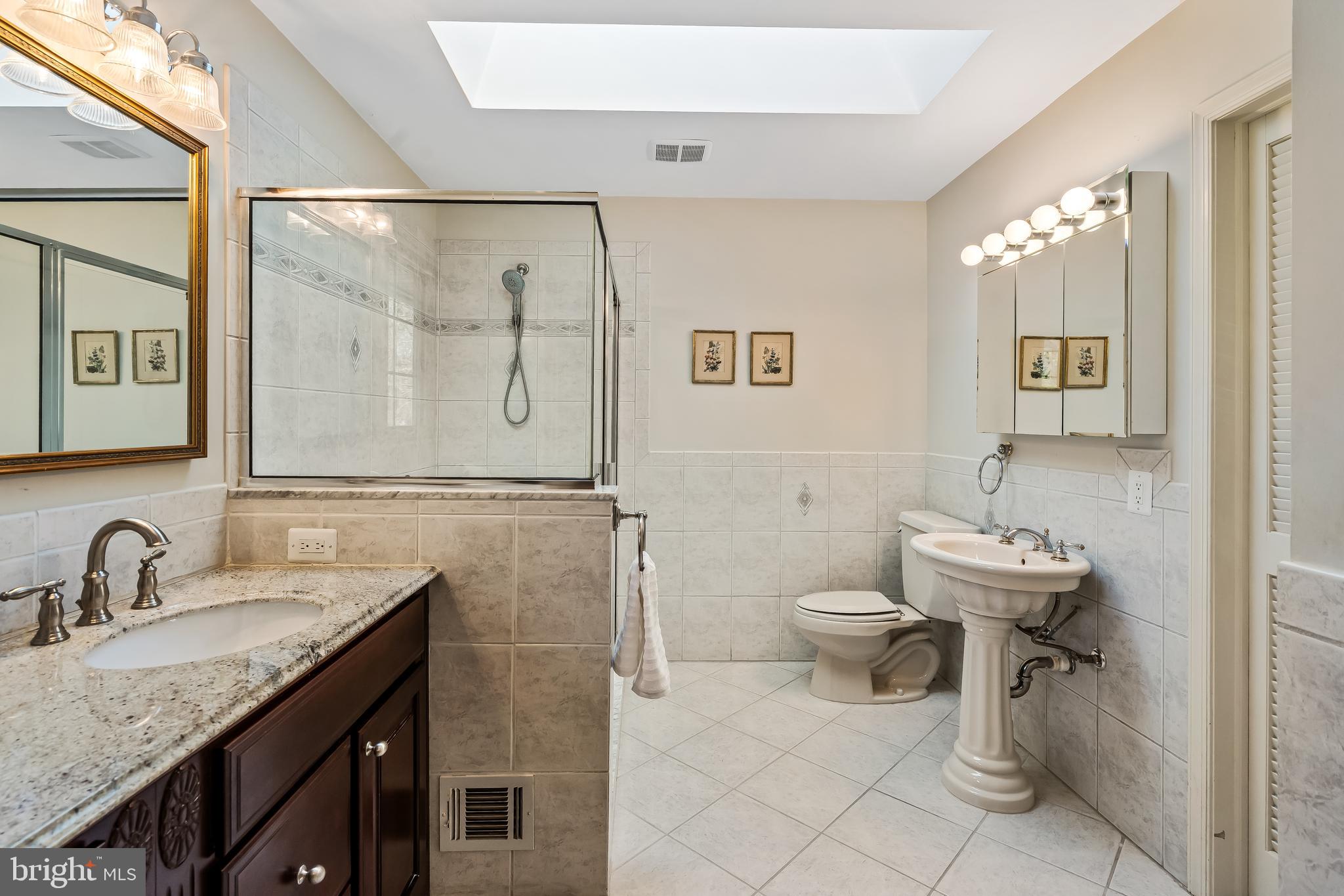 OAKTON GLEN - Residential