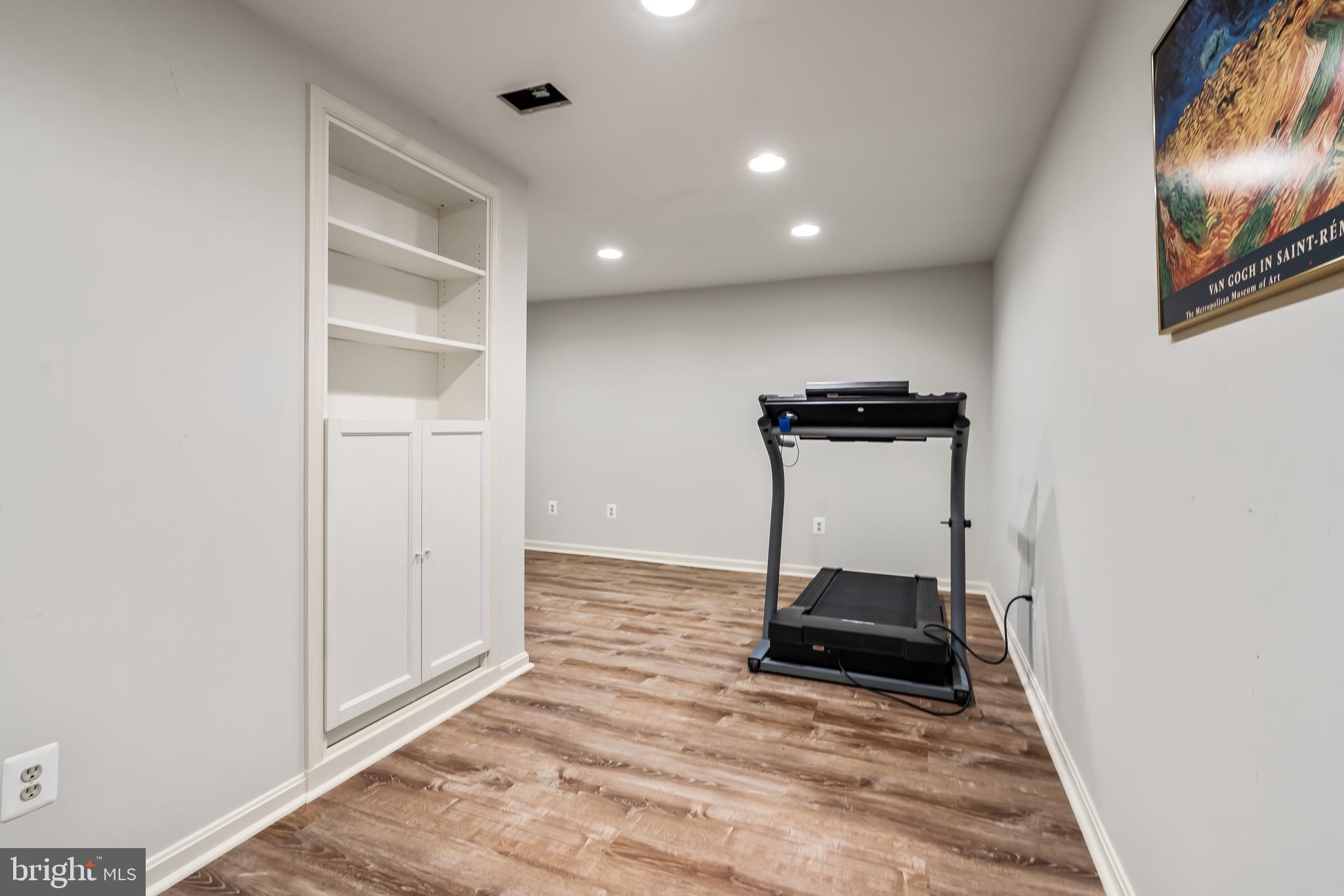 OAKTON GLEN - Residential