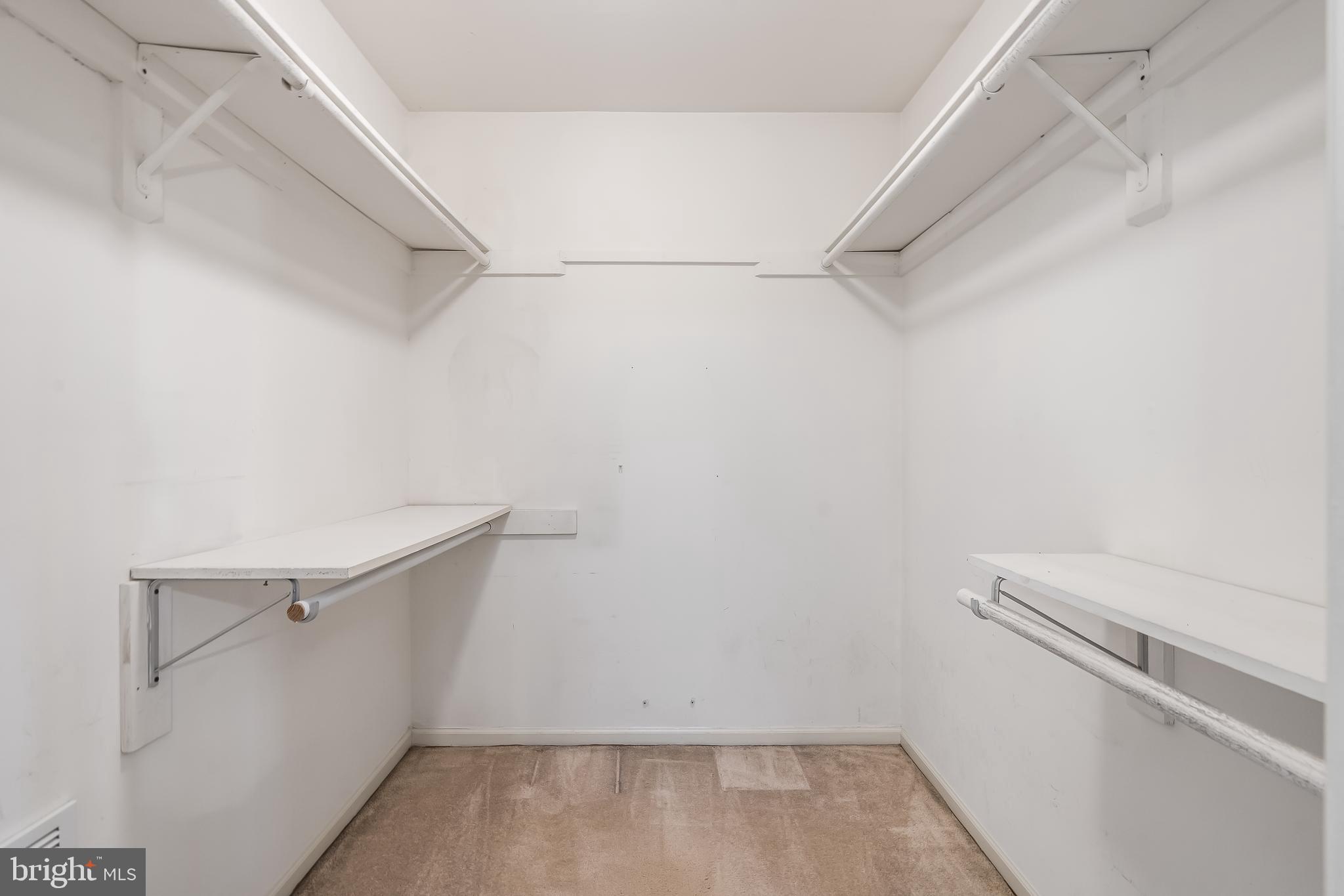 OAKTON GLEN - Residential