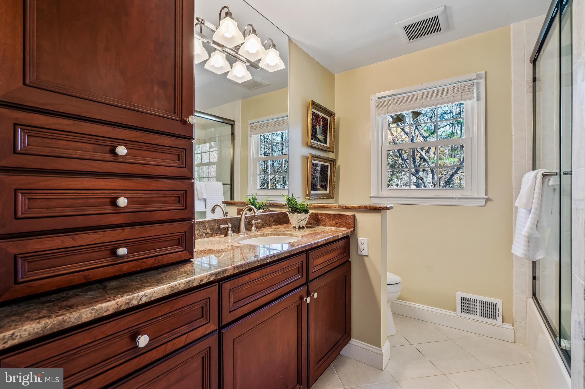 OAKTON GLEN - Residential