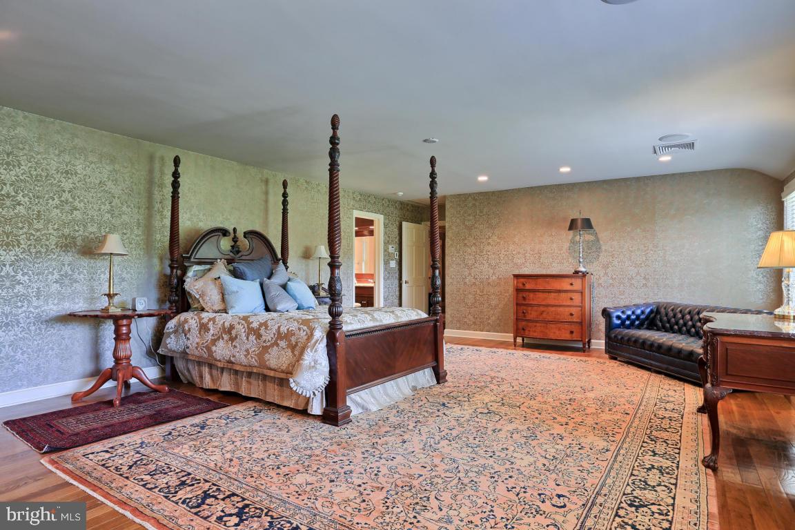 LANCASTER COUNTRY CLUB - Residential