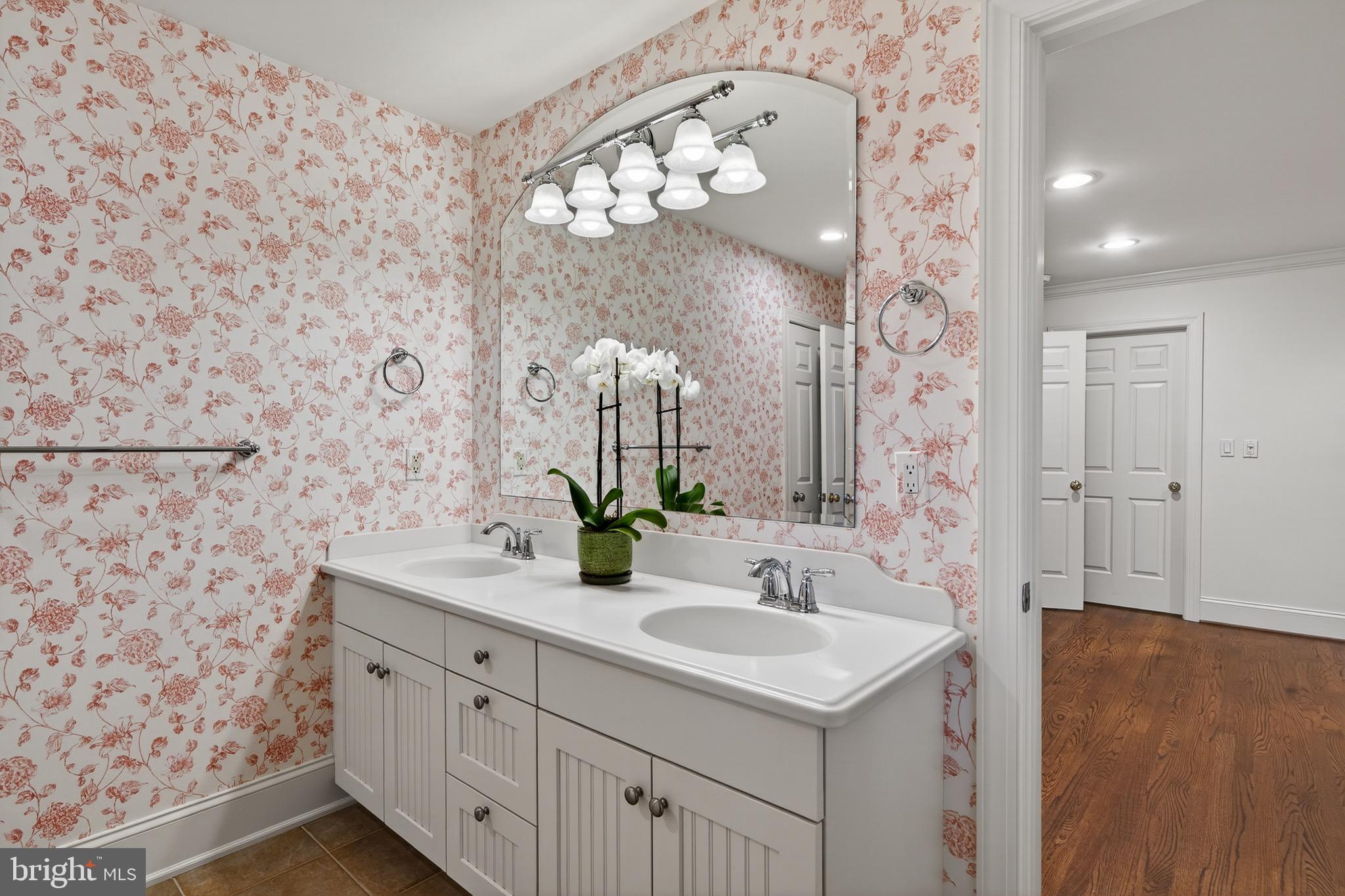 RADNOR HUNT - Residential