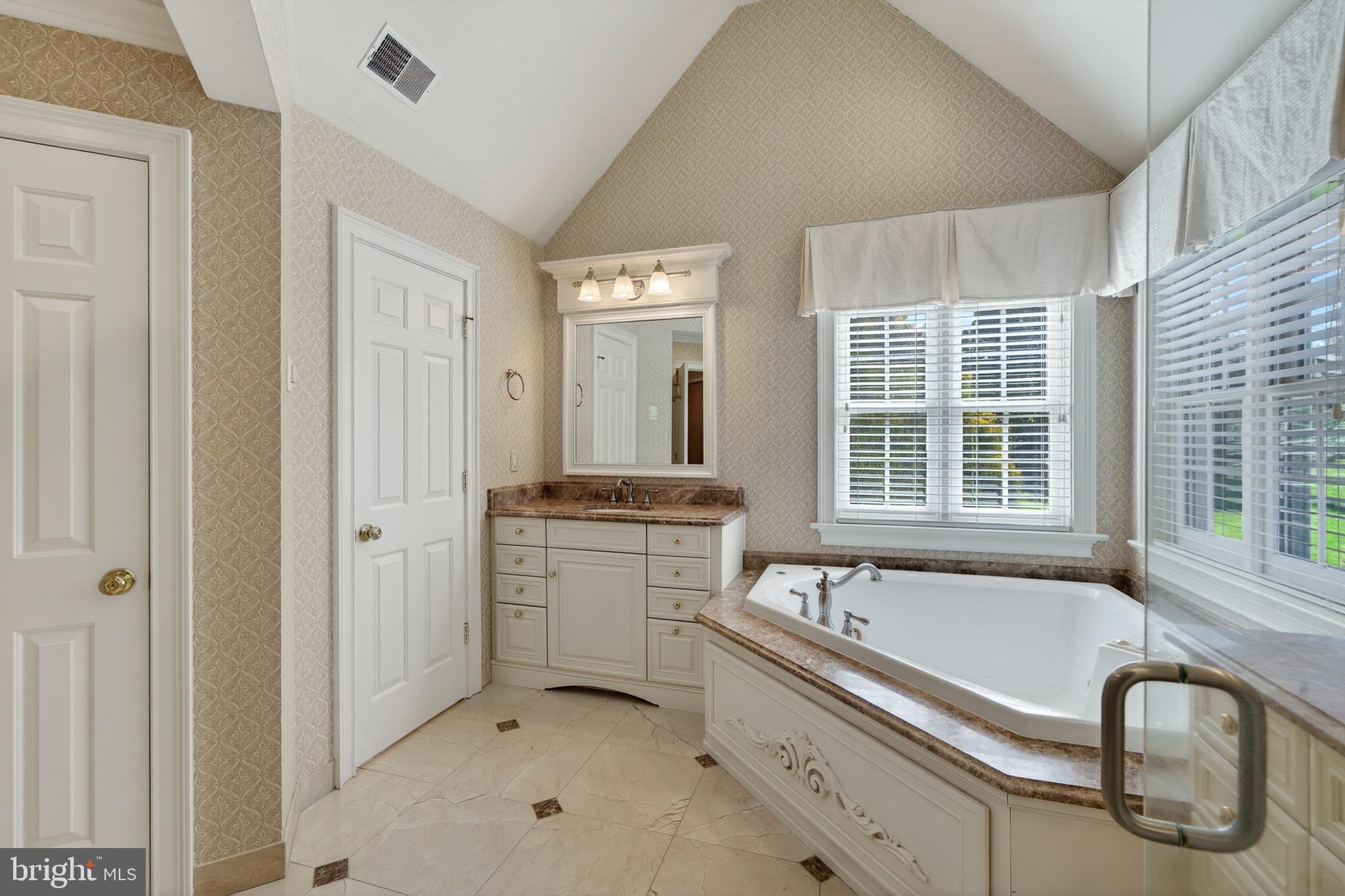 RADNOR HUNT - Residential