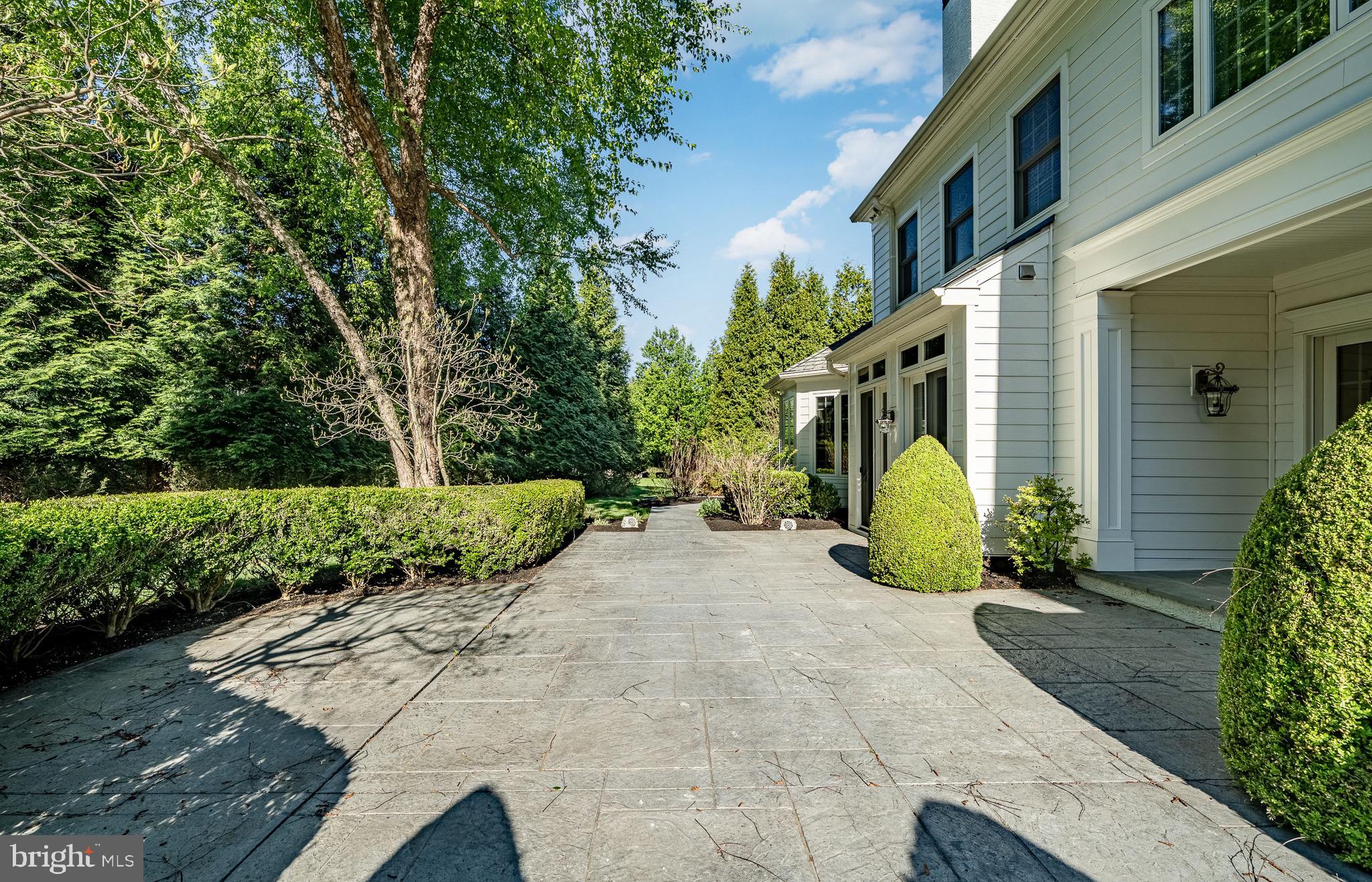 RADNOR HUNT - Residential