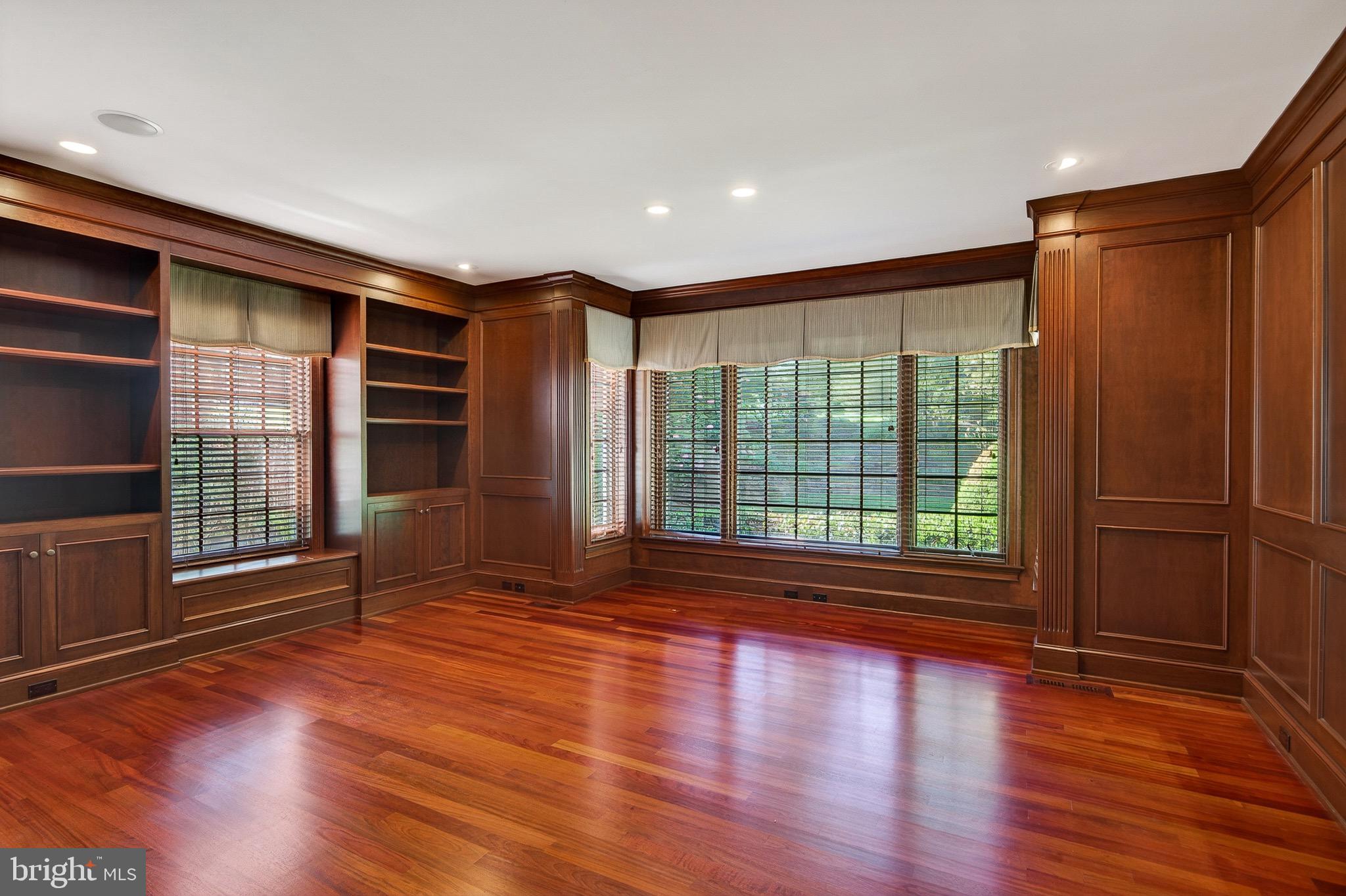 RADNOR HUNT - Residential