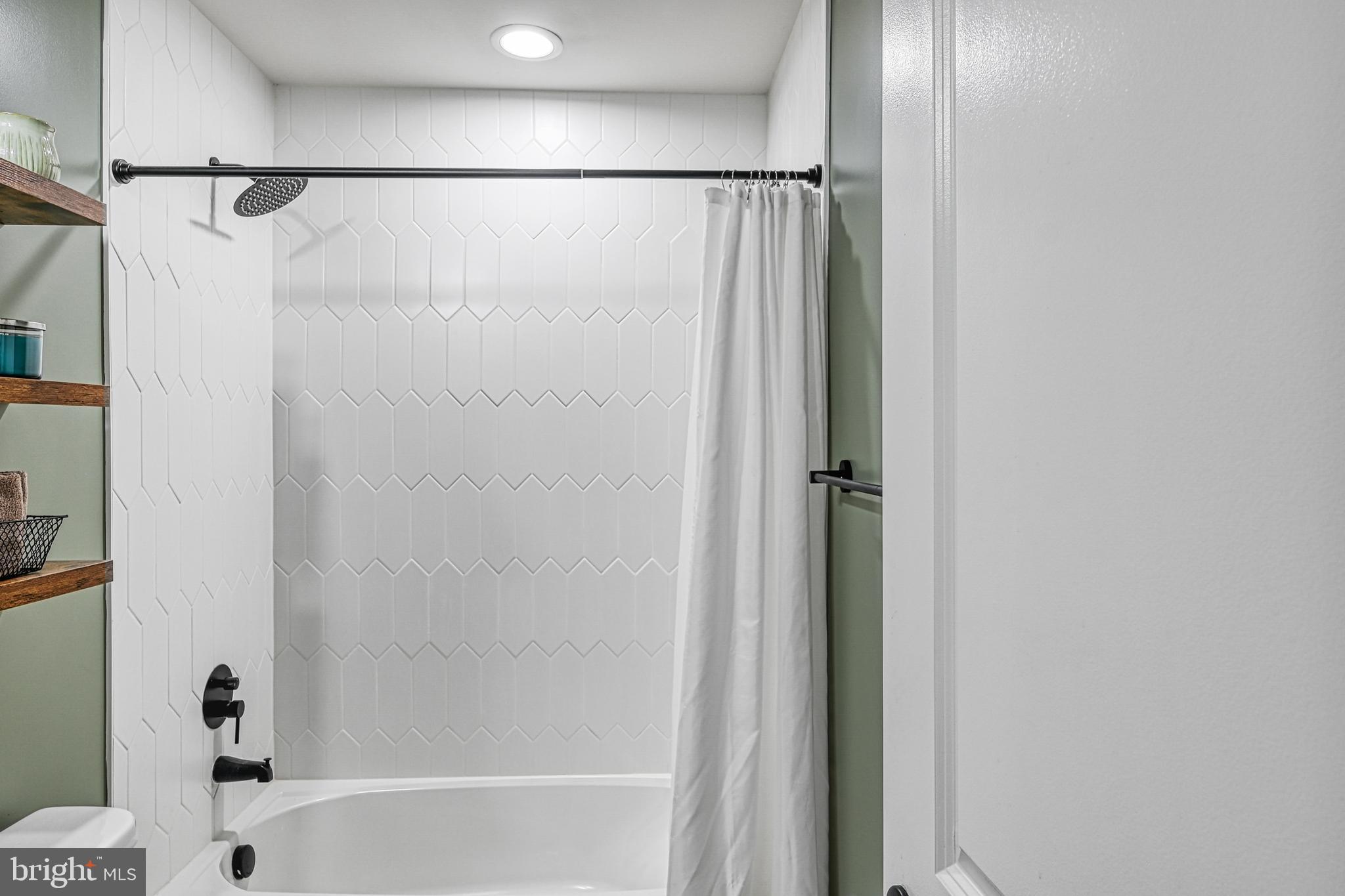 LAKE ANNA CROSSING - Residential