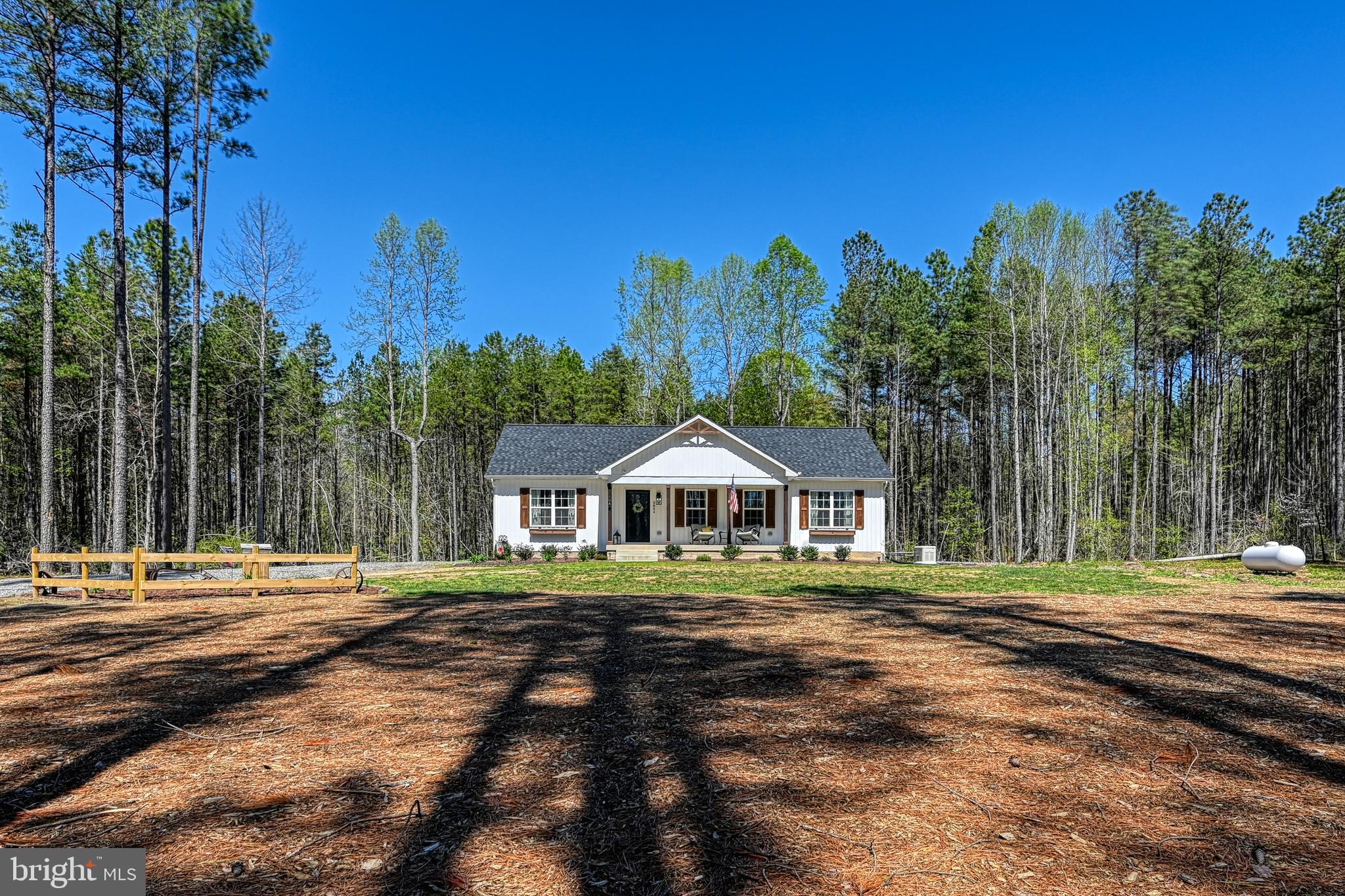 LAKE ANNA CROSSING - Residential
