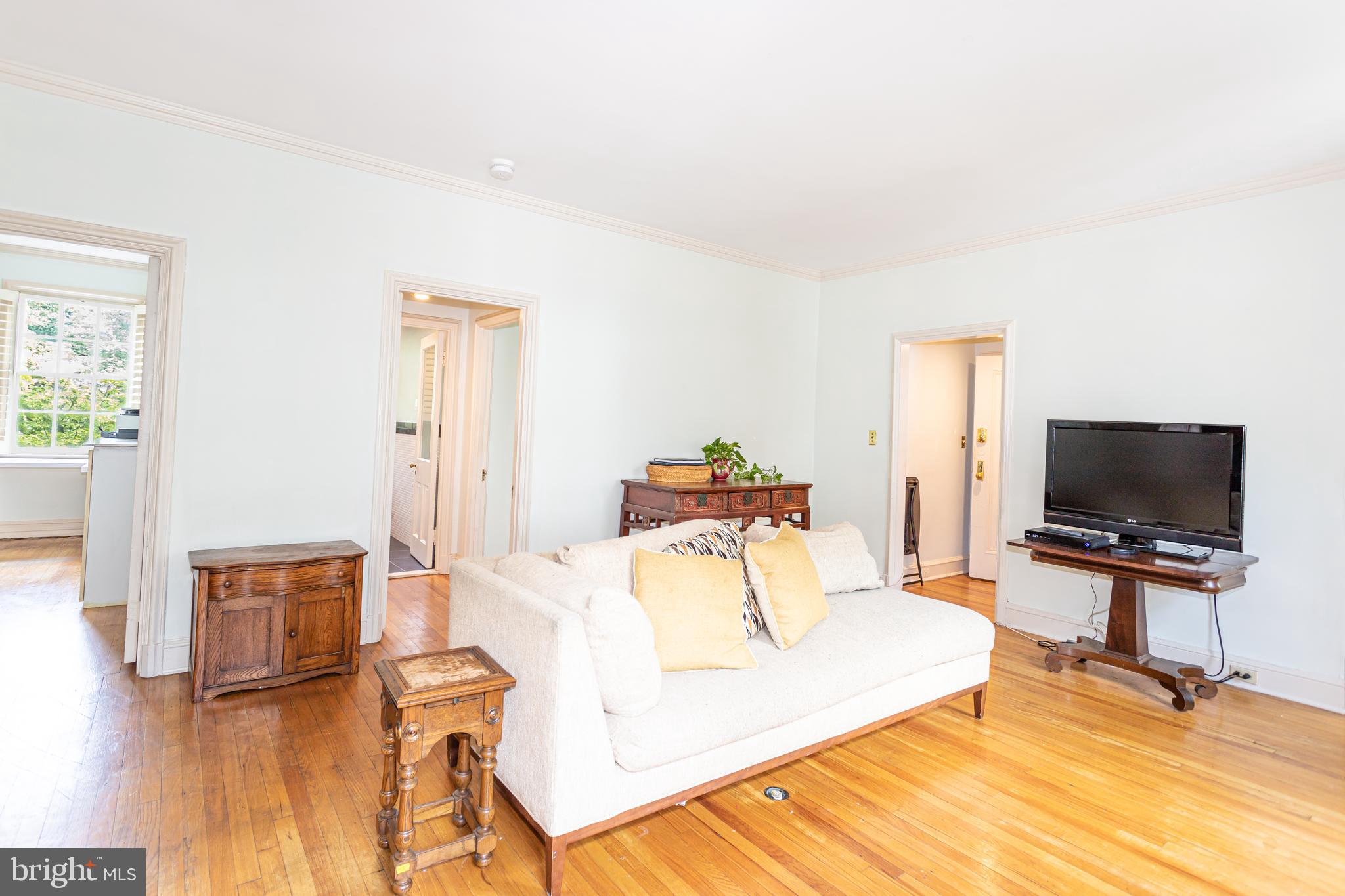 ROLAND PARK - Residential Lease