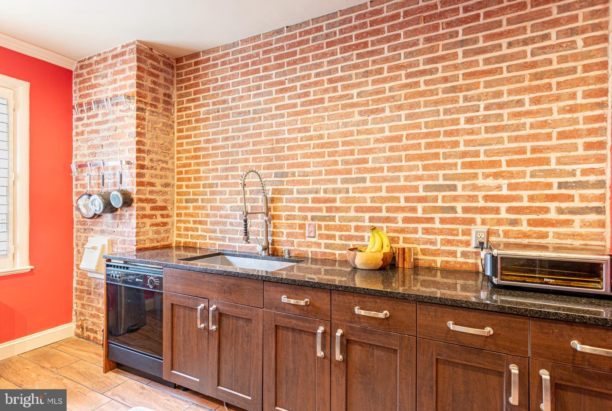 ROLAND PARK - Residential Lease