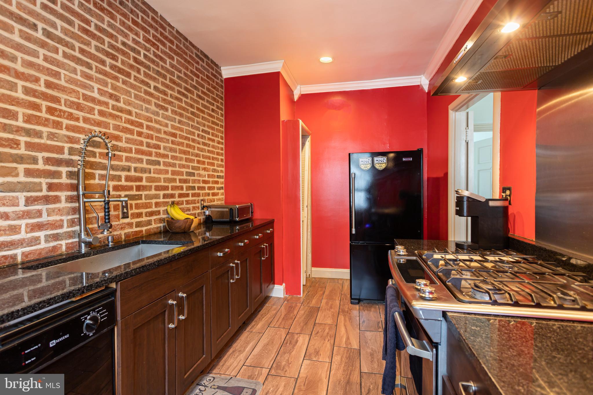 ROLAND PARK - Residential Lease