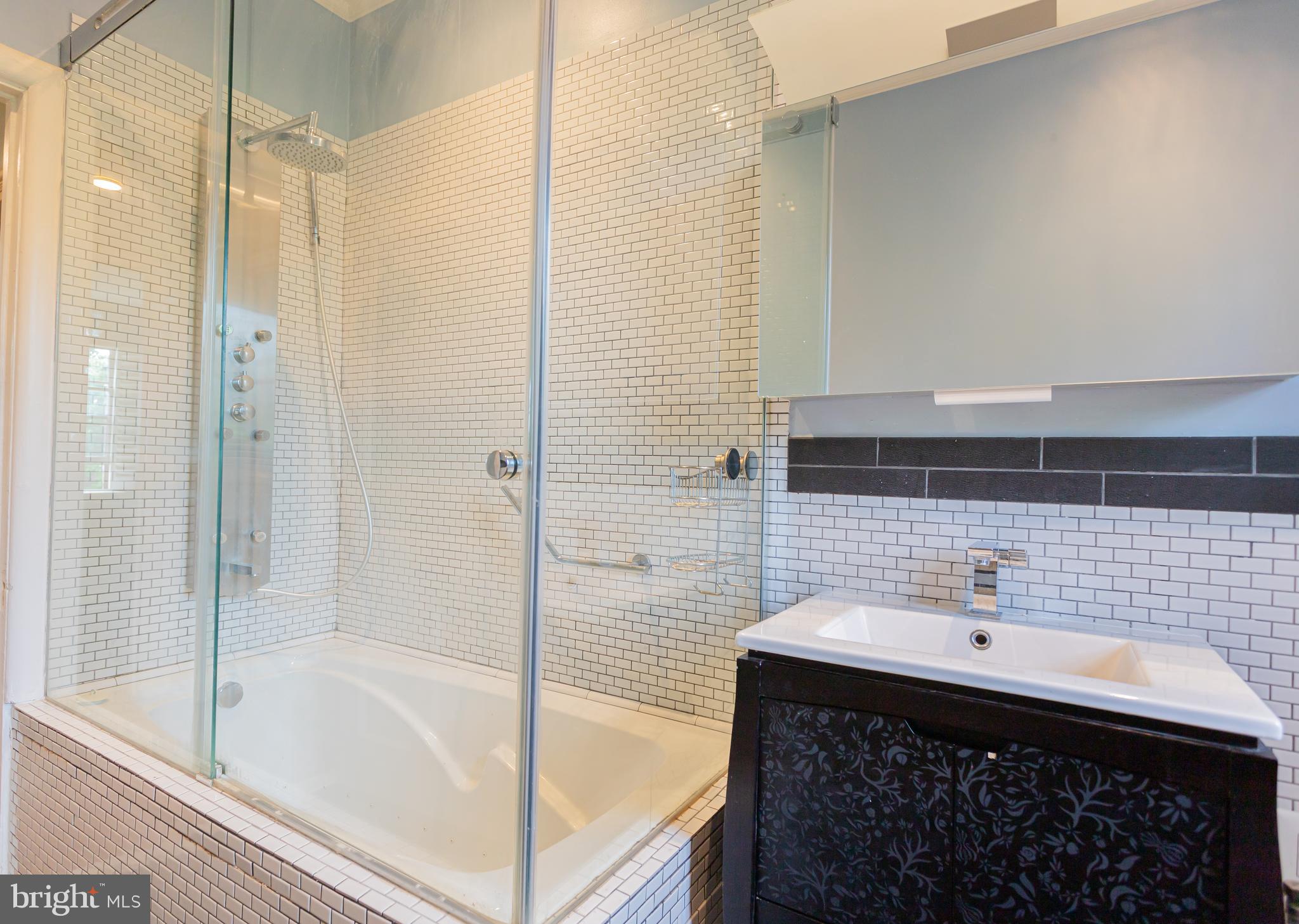 ROLAND PARK - Residential Lease