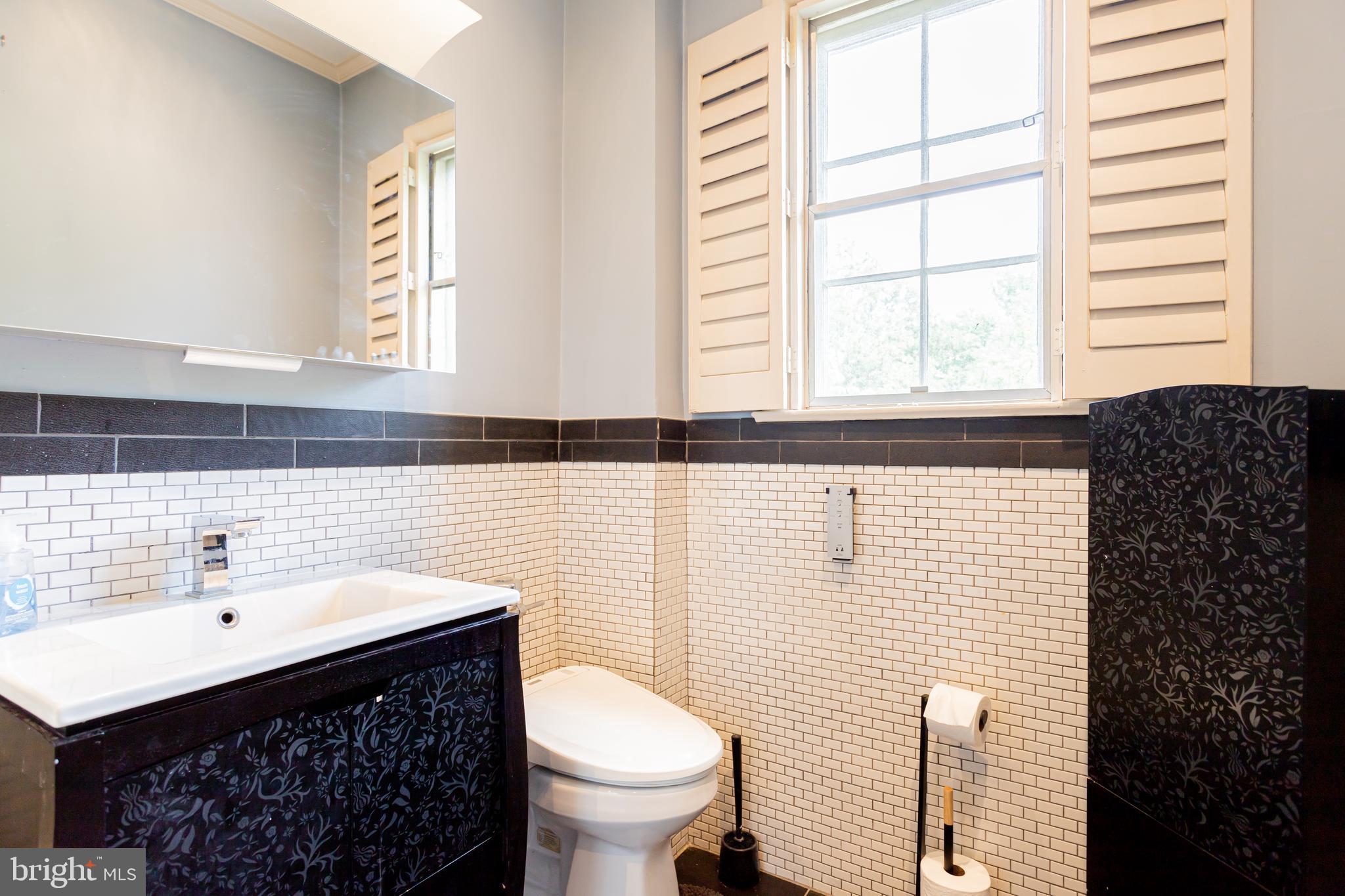 ROLAND PARK - Residential Lease