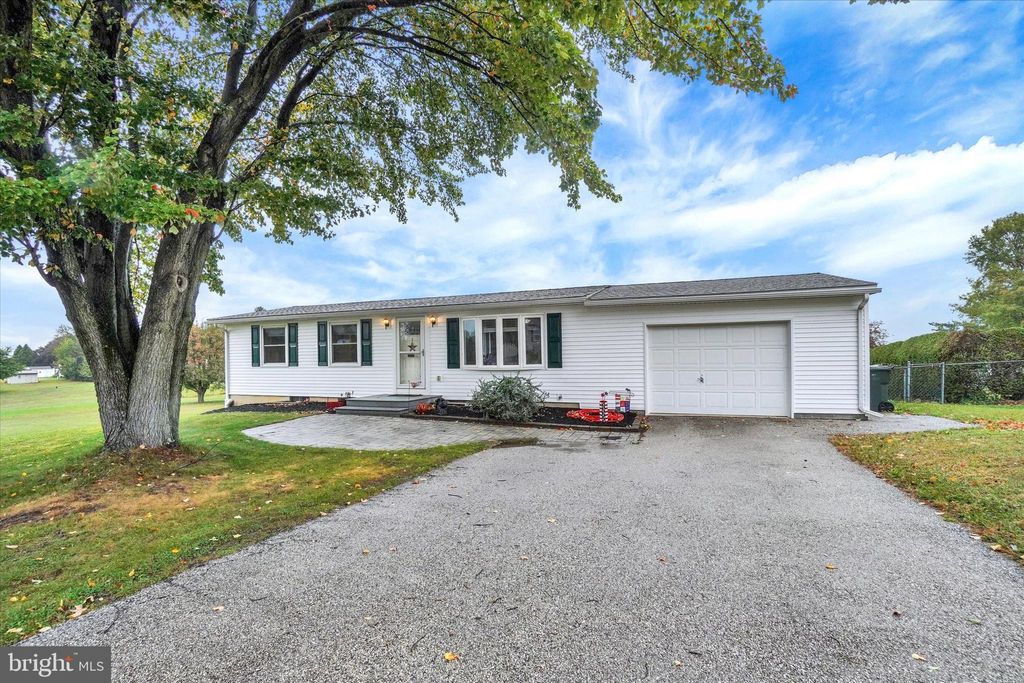 Photo of 3005 Acorn Lane, RED LION, PA 17356 (MLS # PAYK2091510)