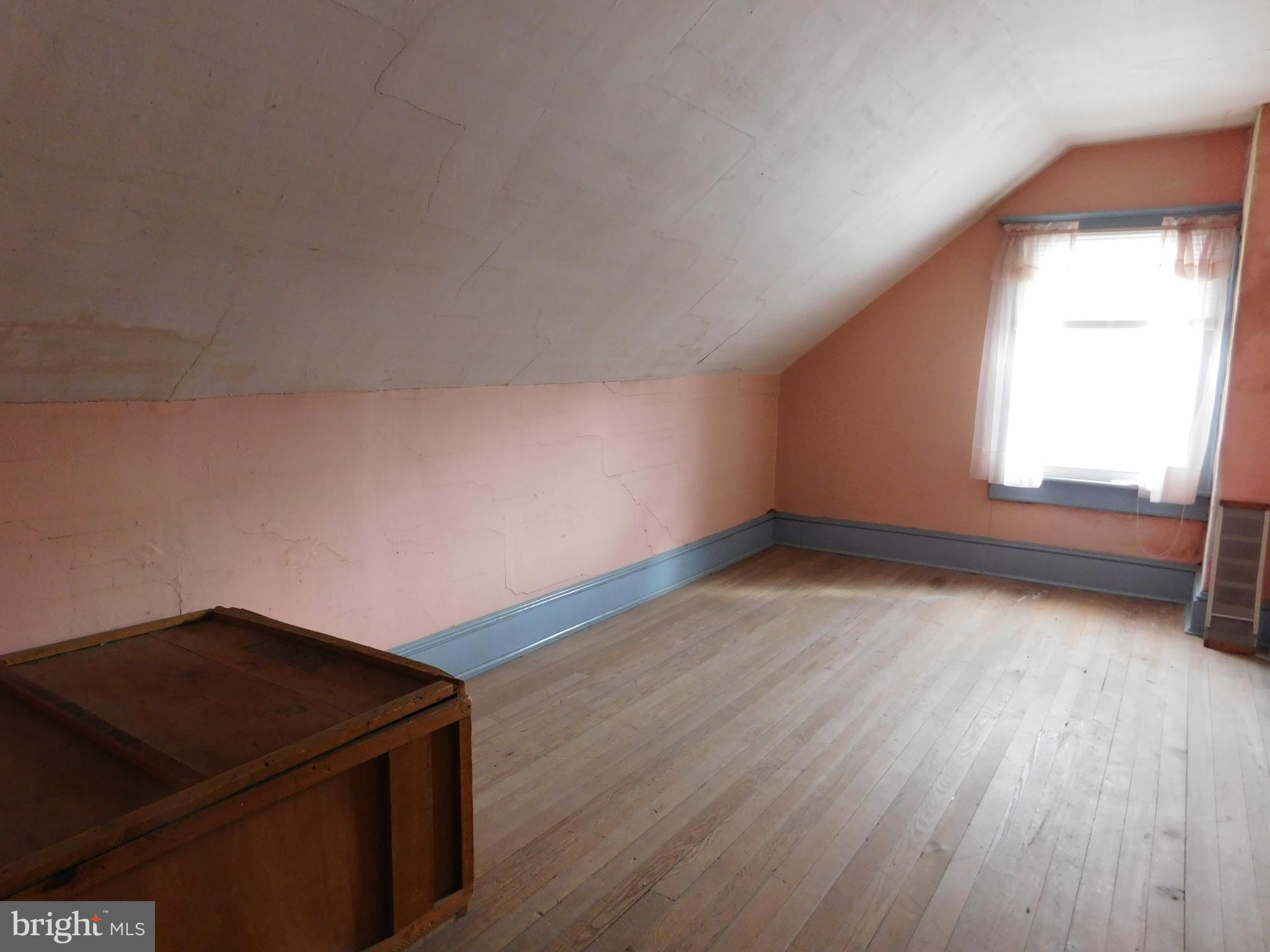 SUMMIT HILL - Residential