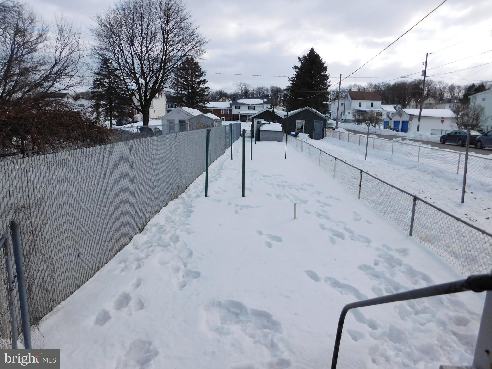 SUMMIT HILL - Residential