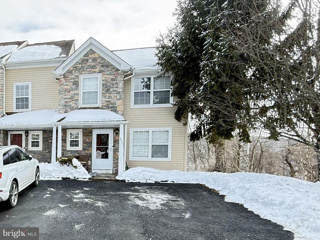 Photo of 60 Lower Ridge View Cir, EAST STROUDSBURG, PA 18302 (MLS # PAMR2006106)