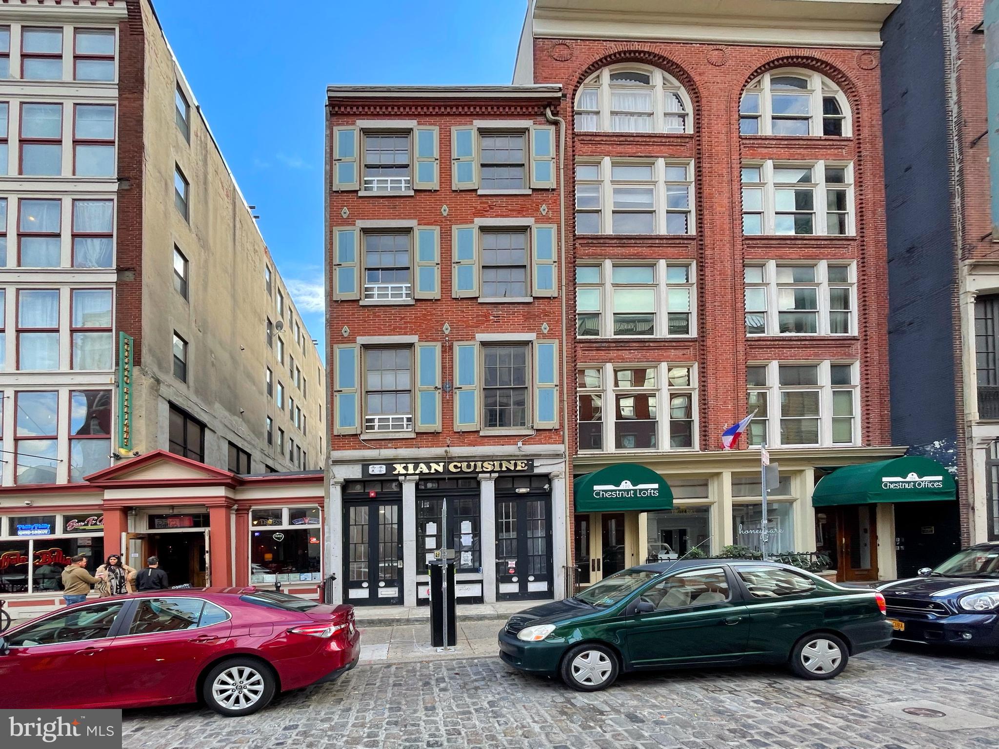 Newly renovated apartment building in the heart of the Old City. The unit is featured in high celling, hardwood floor, central air (ductless mini split system), large baths and quartz counter tops. Unit won't be available until 8/1/25. No smoking inside the building. Small pets ok. 1 pet/unit. 3 month rent upon signing the lease.