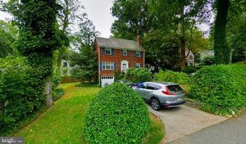 Photo of 7915 Radnor Road, Bethesda, MD 20817 (MLS # MDMC2122144)