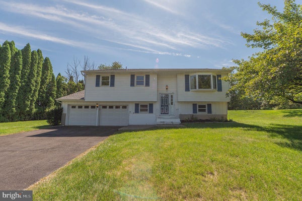 1 BABBLING BROOK RD, EASTON, PA 18045 - Image b4acaa02f420e10bd581b8d869813e17/3552146458