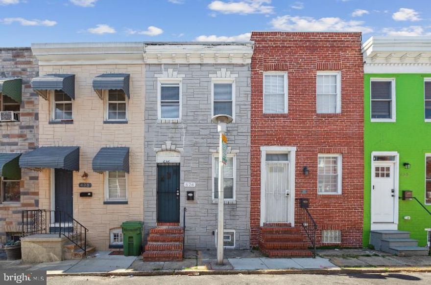 Buyers don't expect to find a gem priced like this-- 2 bedrooms,2 full baths on a quite side street in The Heart Of Historic Pigtown! 
Hardwood floors, Central Air conditioning
 Perfectly sited near University of MD, Ravens and Orioles Stadiums, Inner Harbor, and seconds to I95.
Priced to sell!