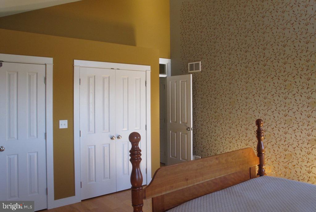 HOLTWOOD - Residential