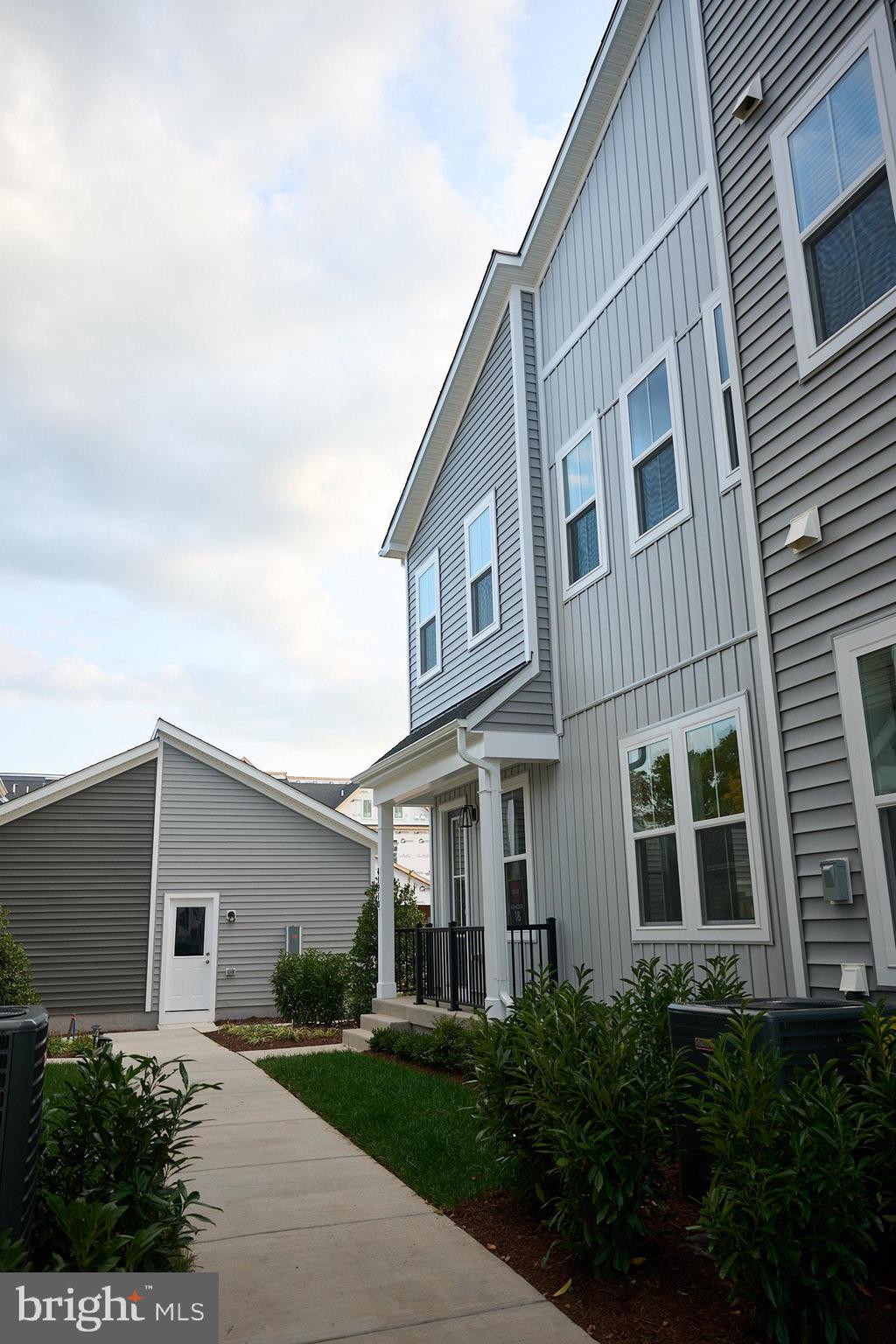 SOUTH 620 - Residential Lease