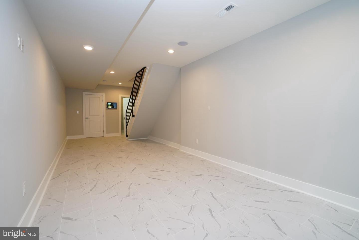 NORRIS SQUARE - Residential Lease