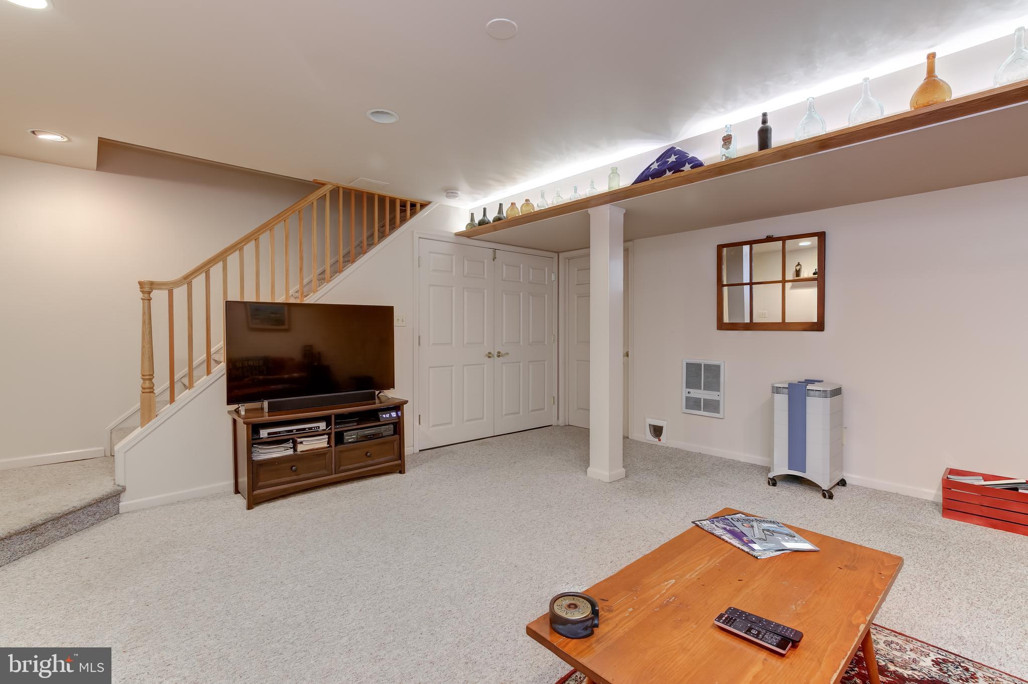 HILLSIDE MANOR - Residential