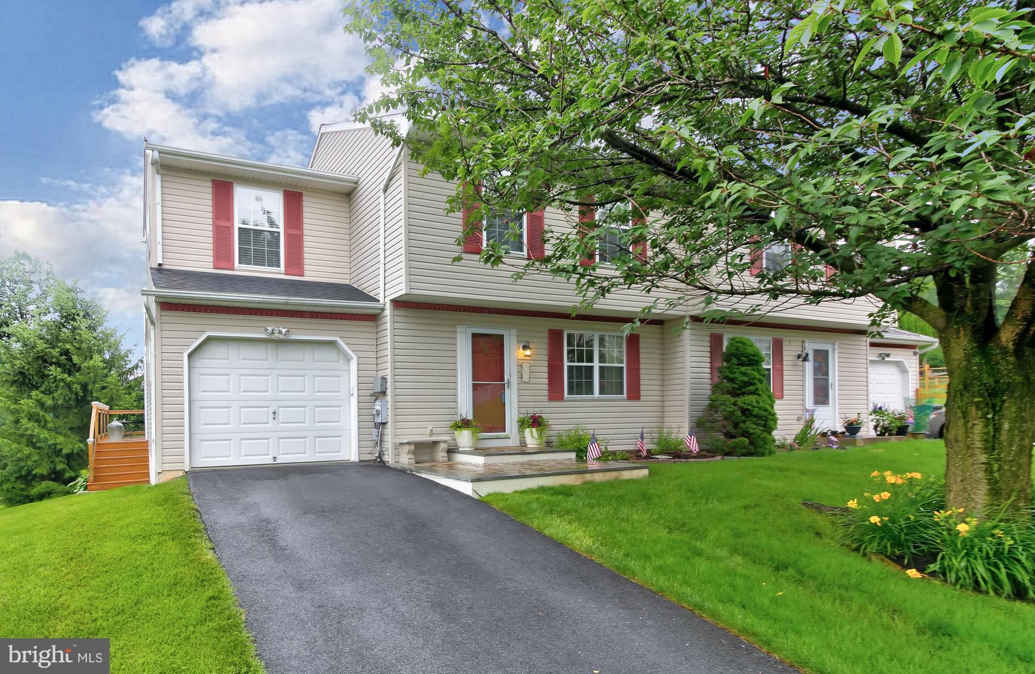 HILLSIDE MANOR - Residential