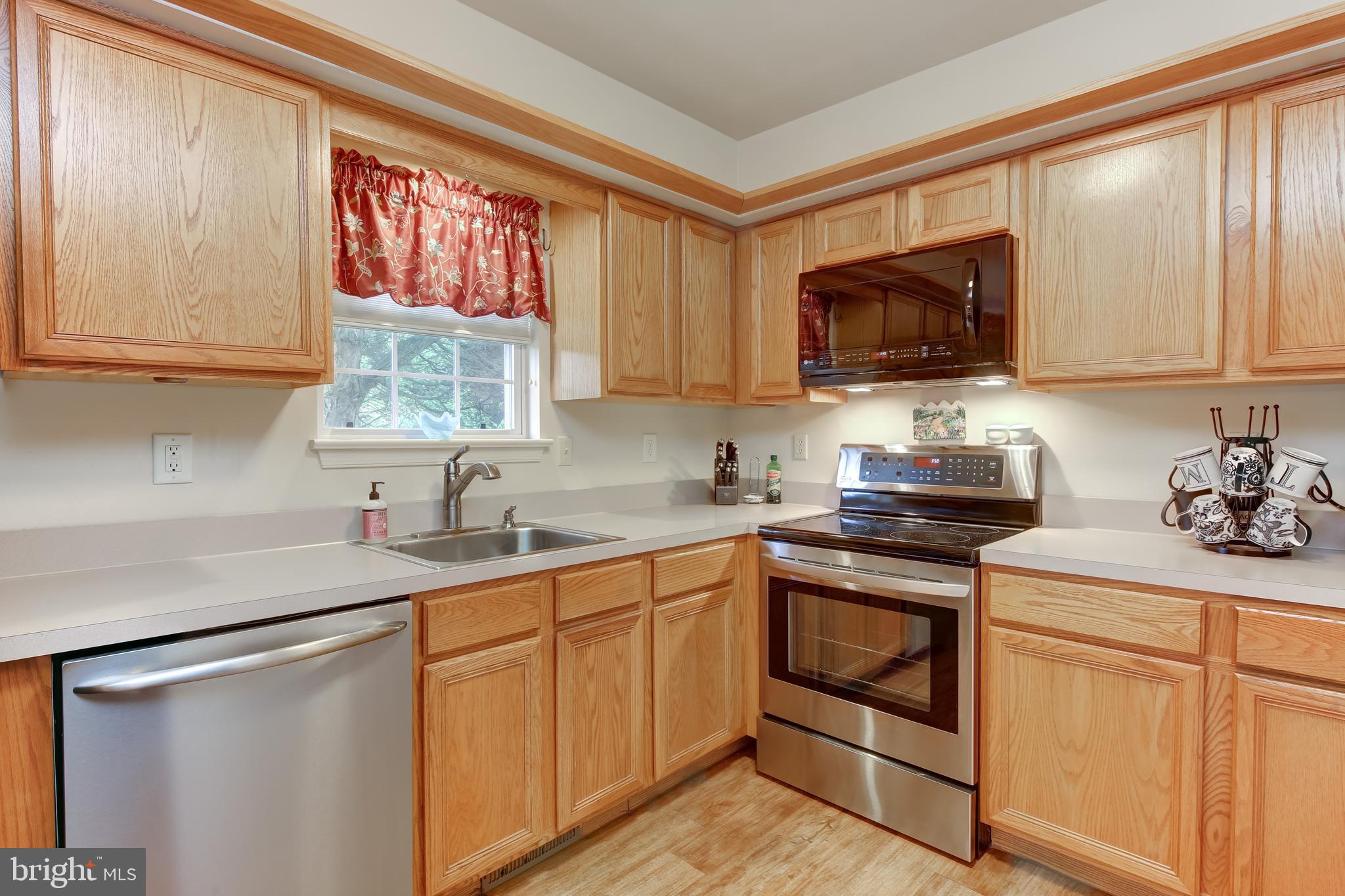 HILLSIDE MANOR - Residential