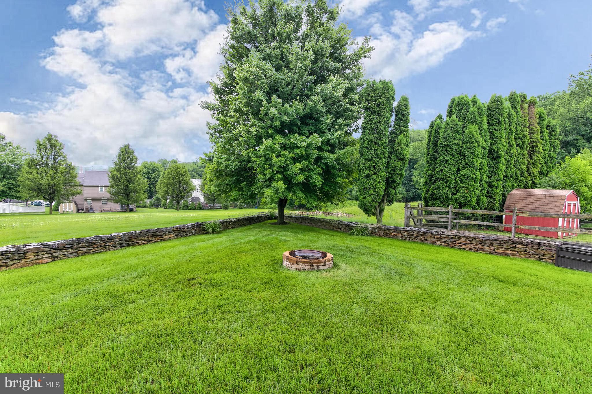 HILLSIDE MANOR - Residential