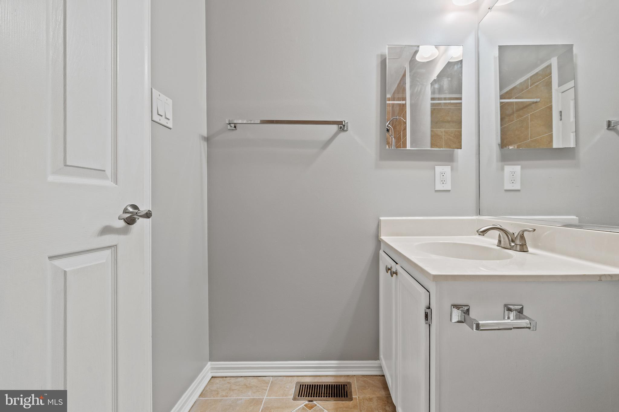 RIVERCHASE - Residential Lease