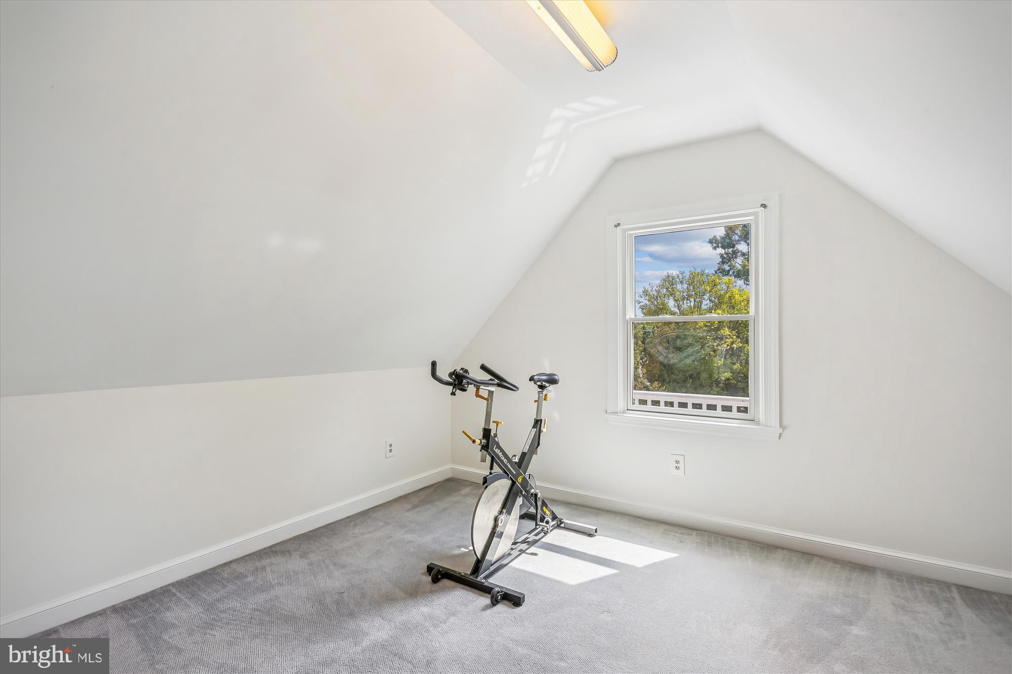 MARY KNOLLS - Residential