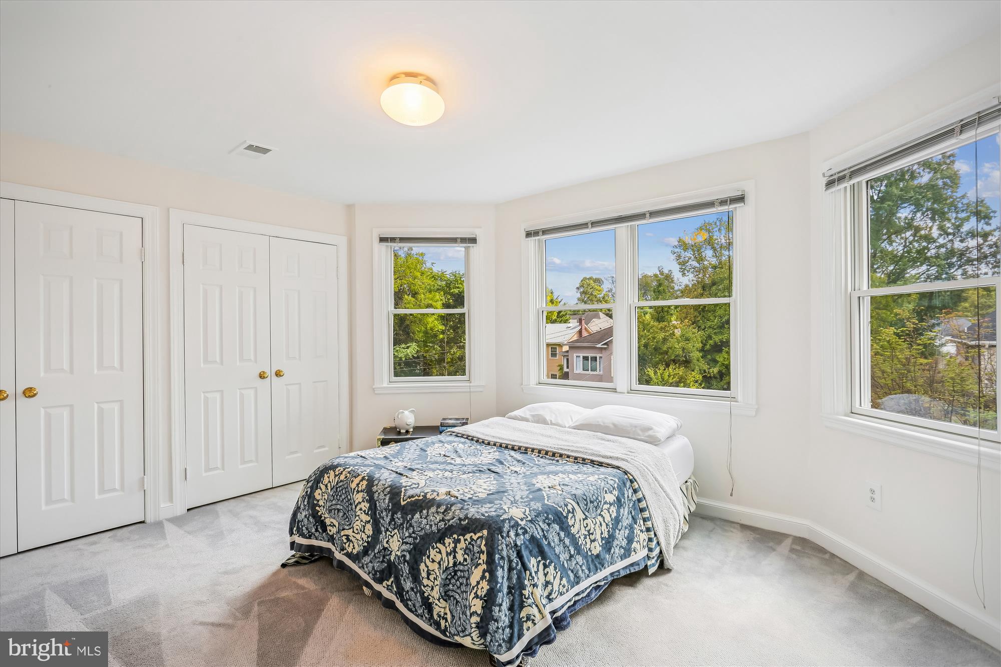 MARY KNOLLS - Residential