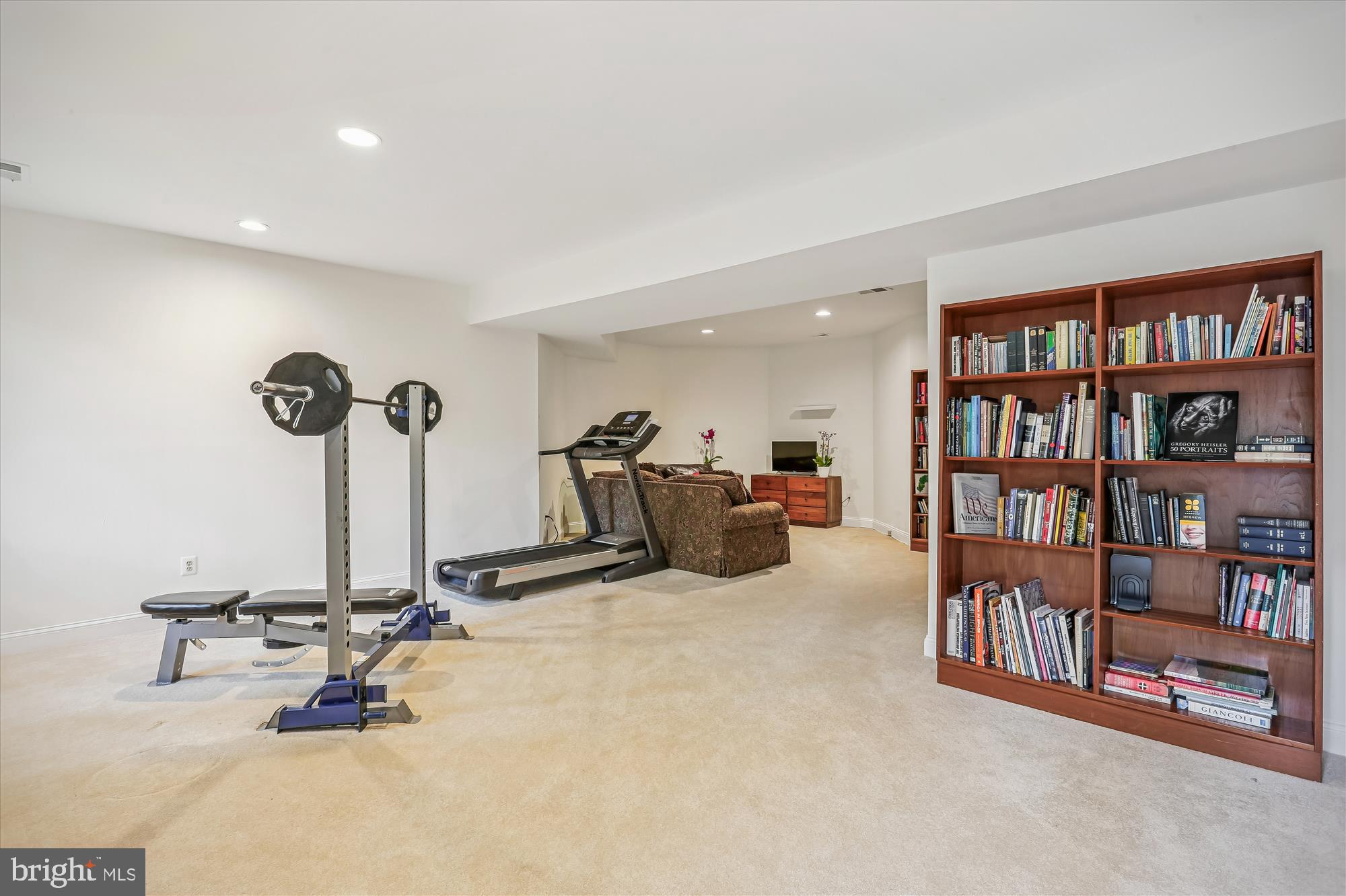 MARY KNOLLS - Residential