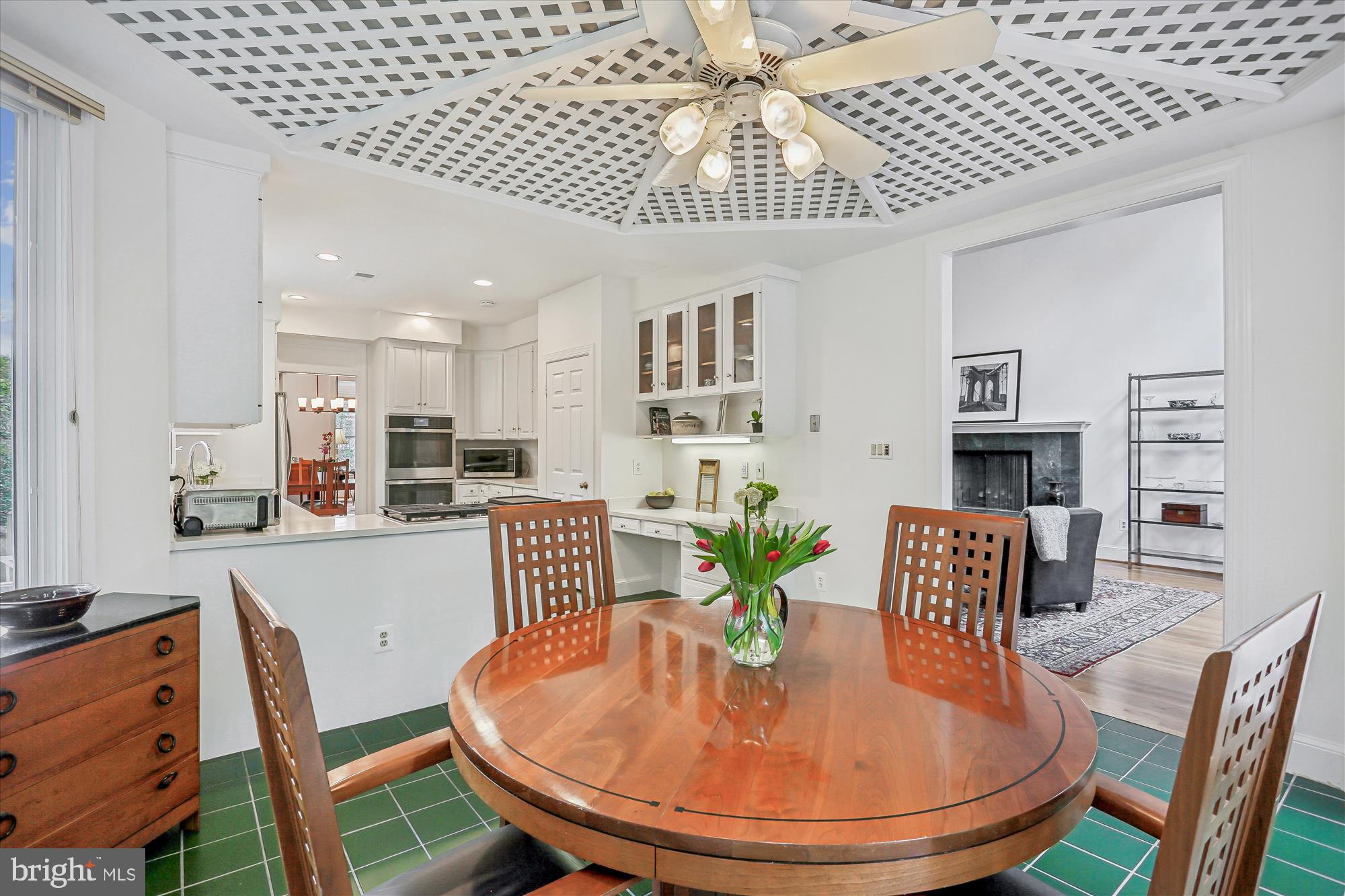 MARY KNOLLS - Residential