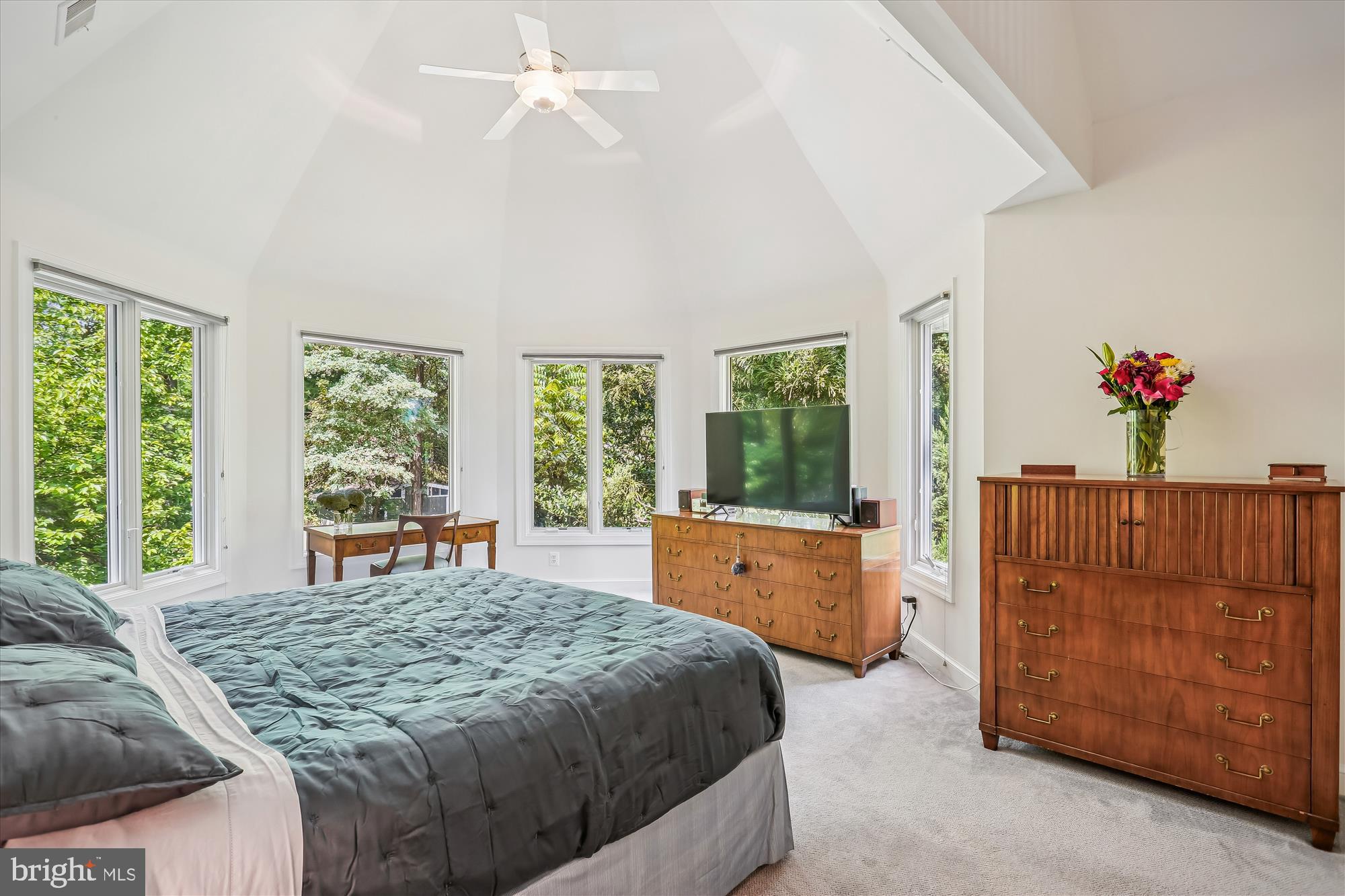 MARY KNOLLS - Residential