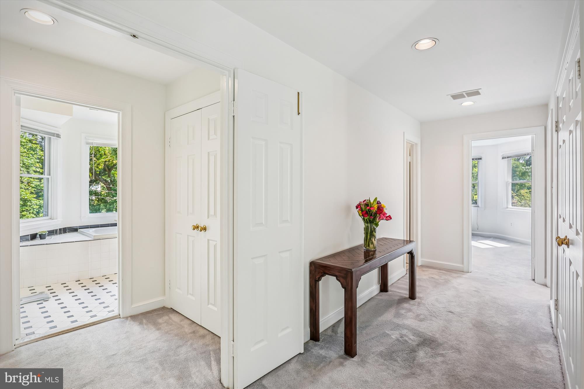 MARY KNOLLS - Residential