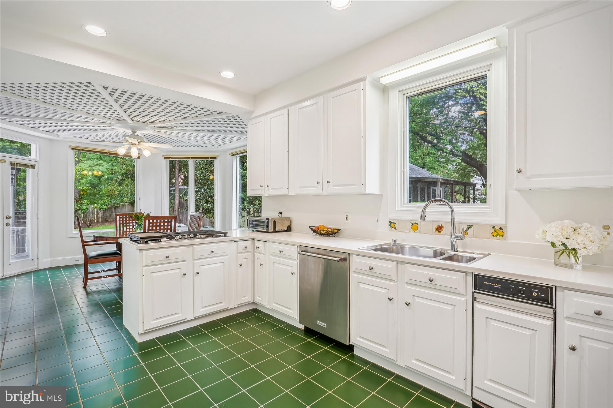 MARY KNOLLS - Residential