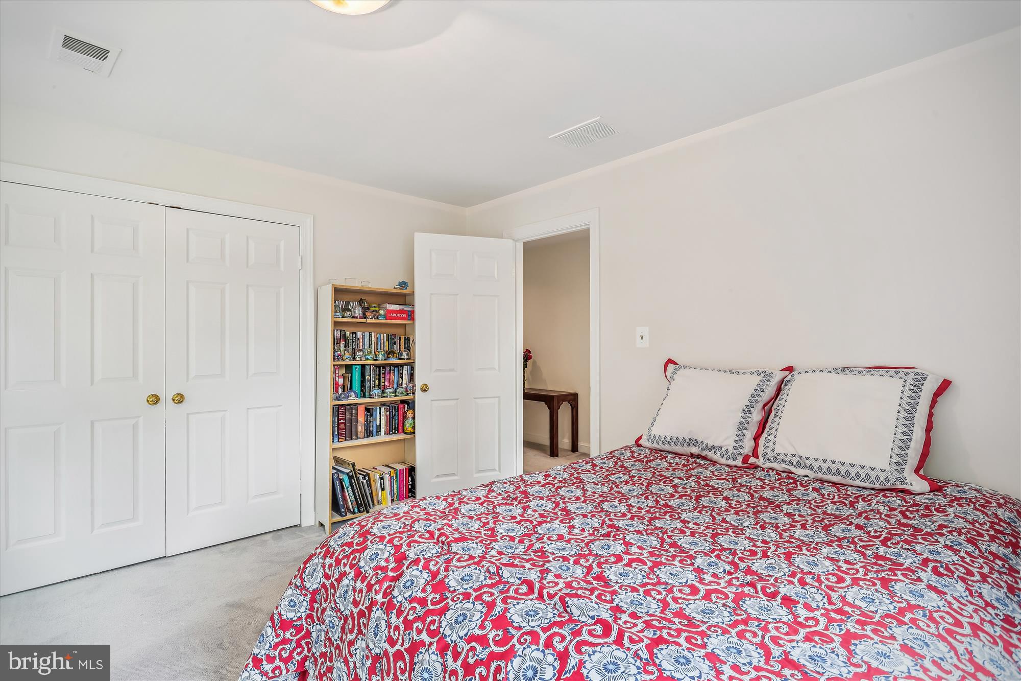 MARY KNOLLS - Residential